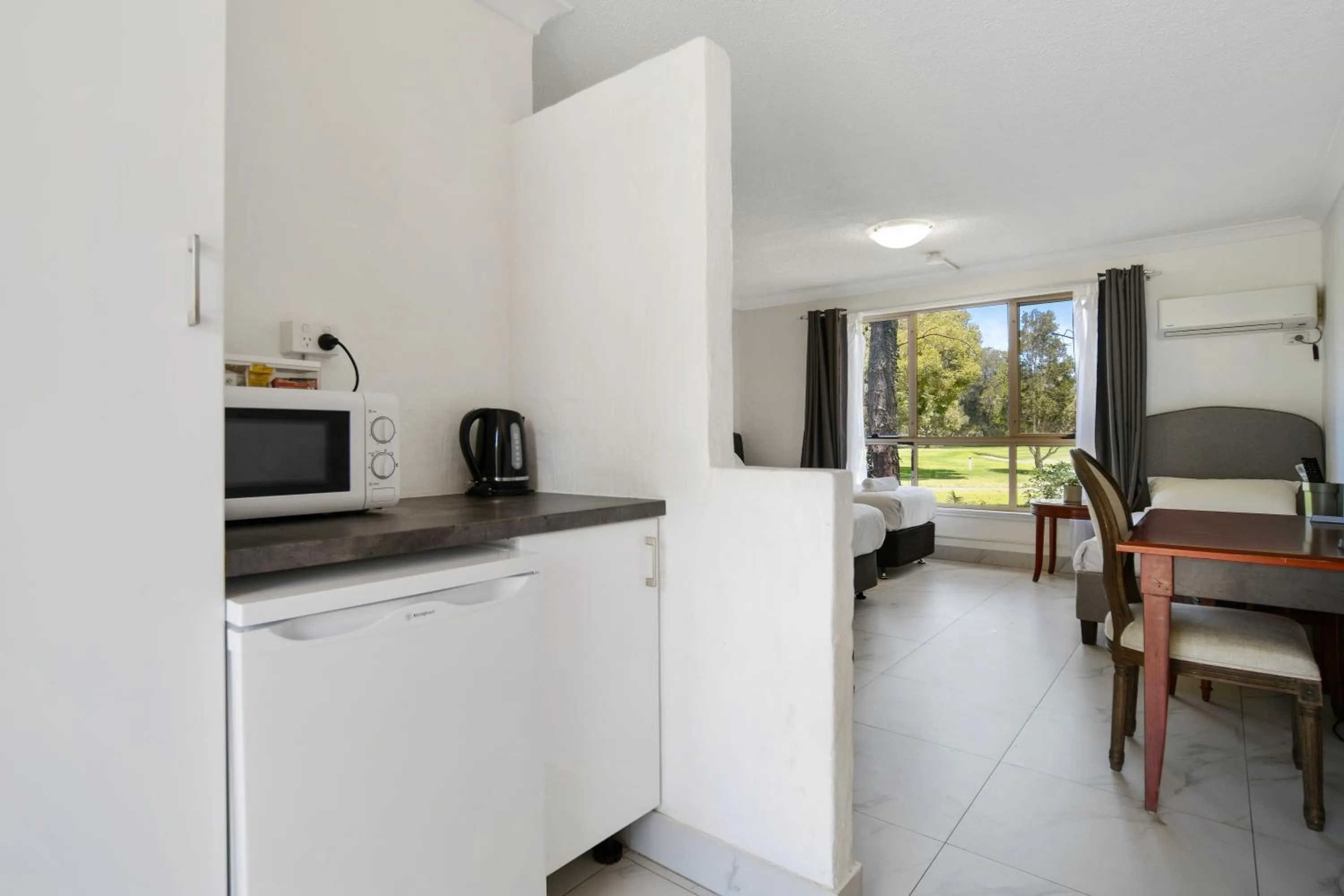 Coffee/tea facilities in Golf Place Inn Wollongong