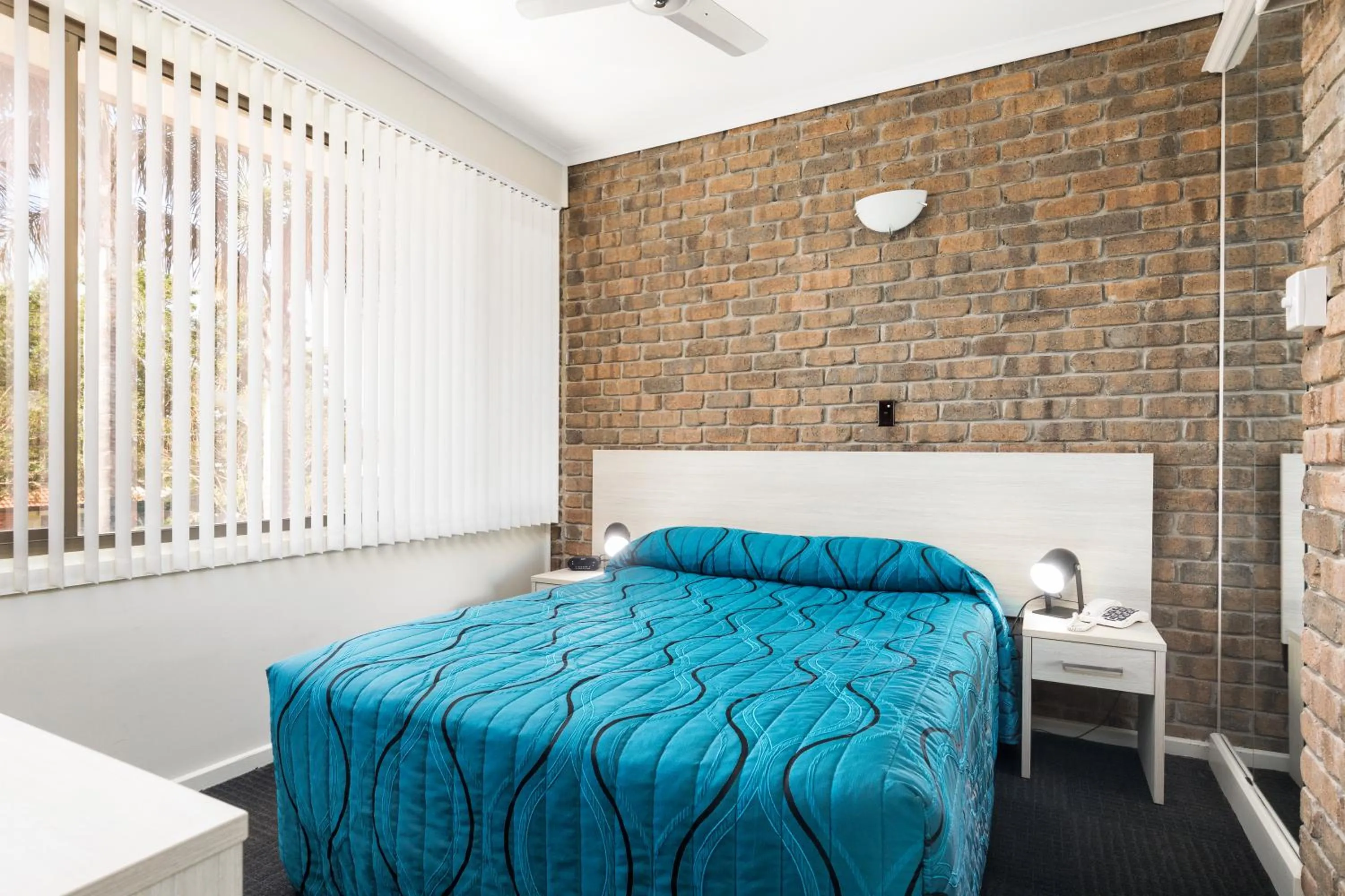 Bed in Marion Motel and Apartments