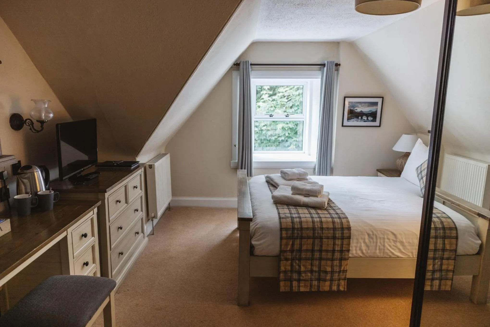 Bed in Greshornish House Hotel