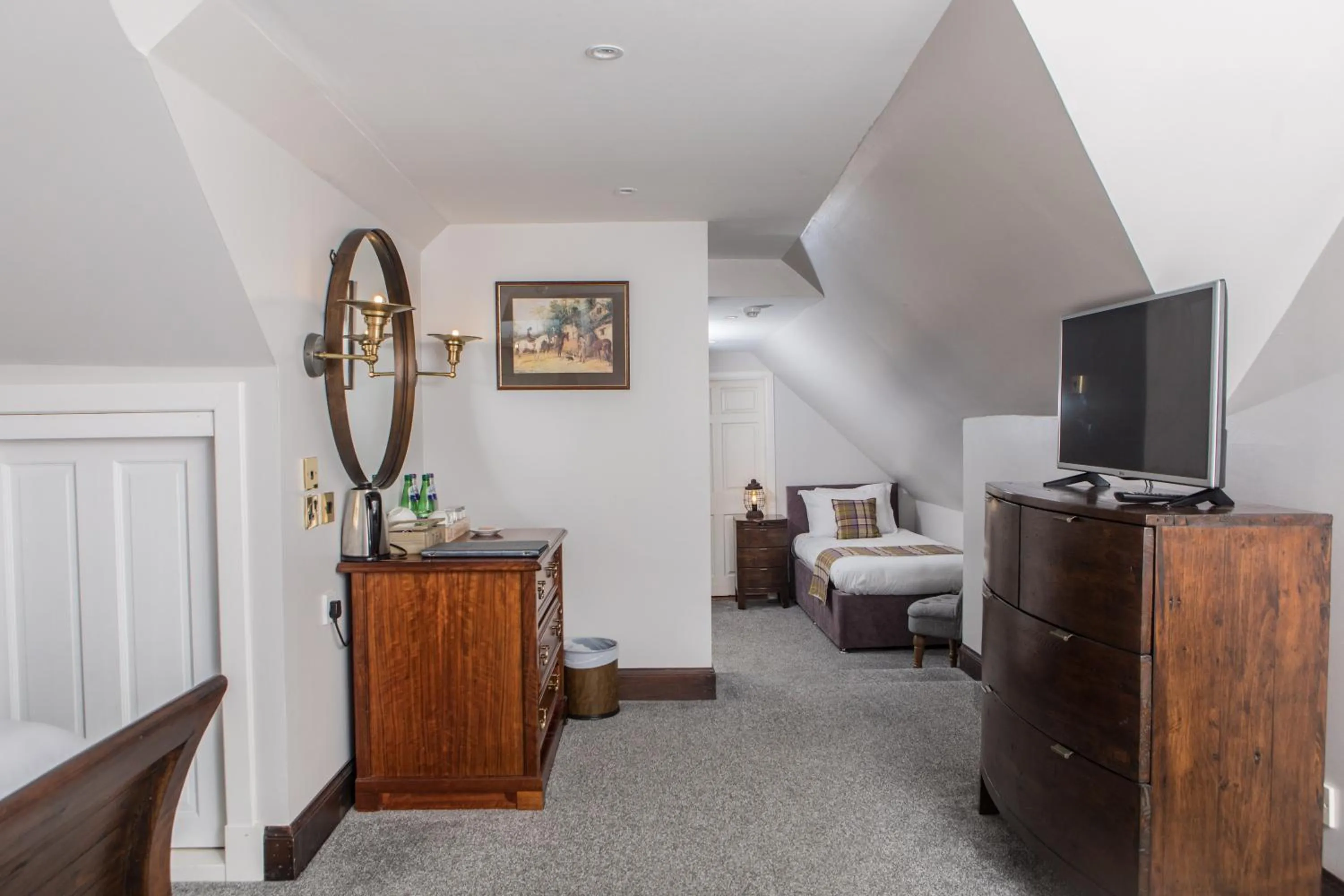 Shower, Bed in Greshornish House Hotel