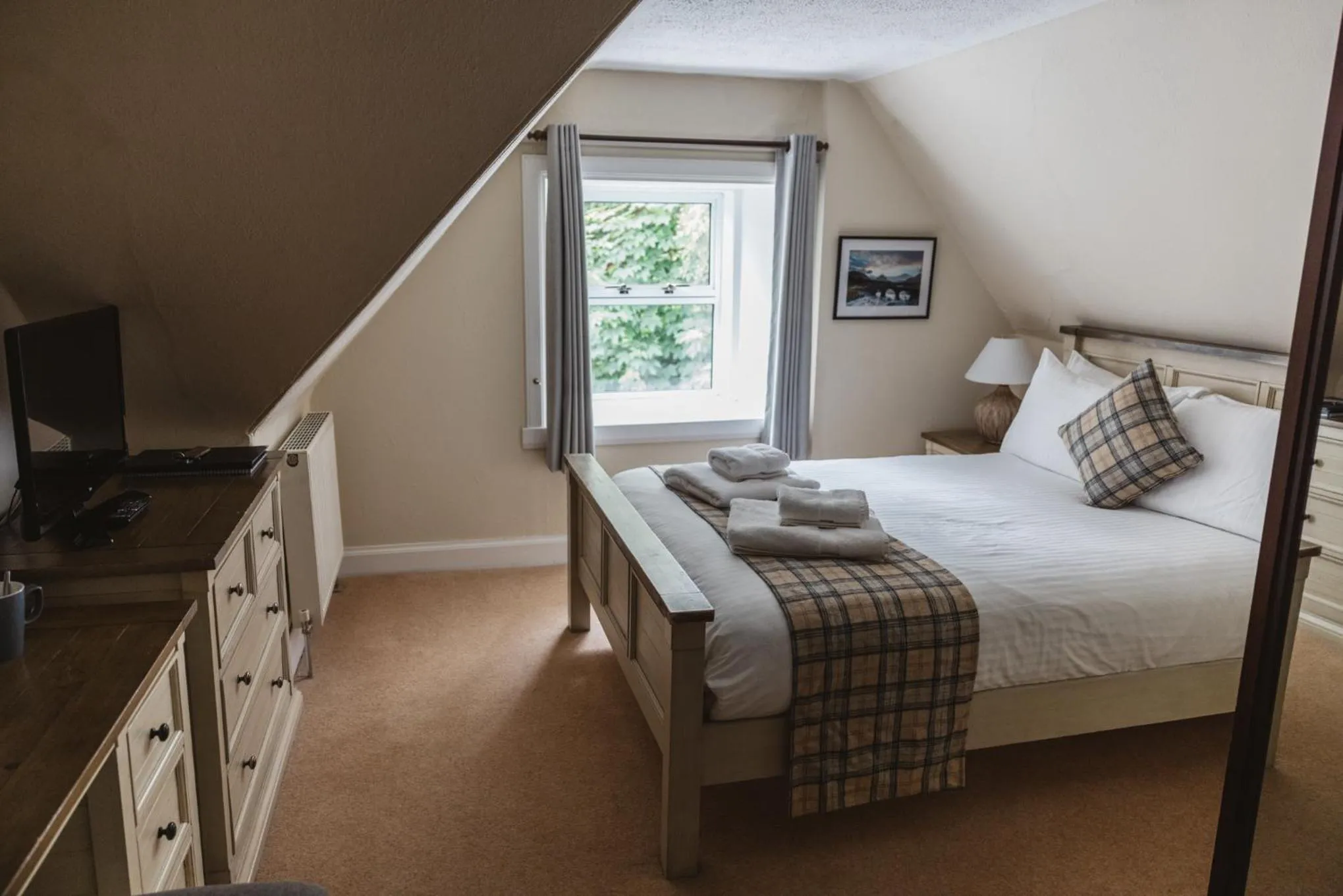 Bed in Greshornish House Hotel