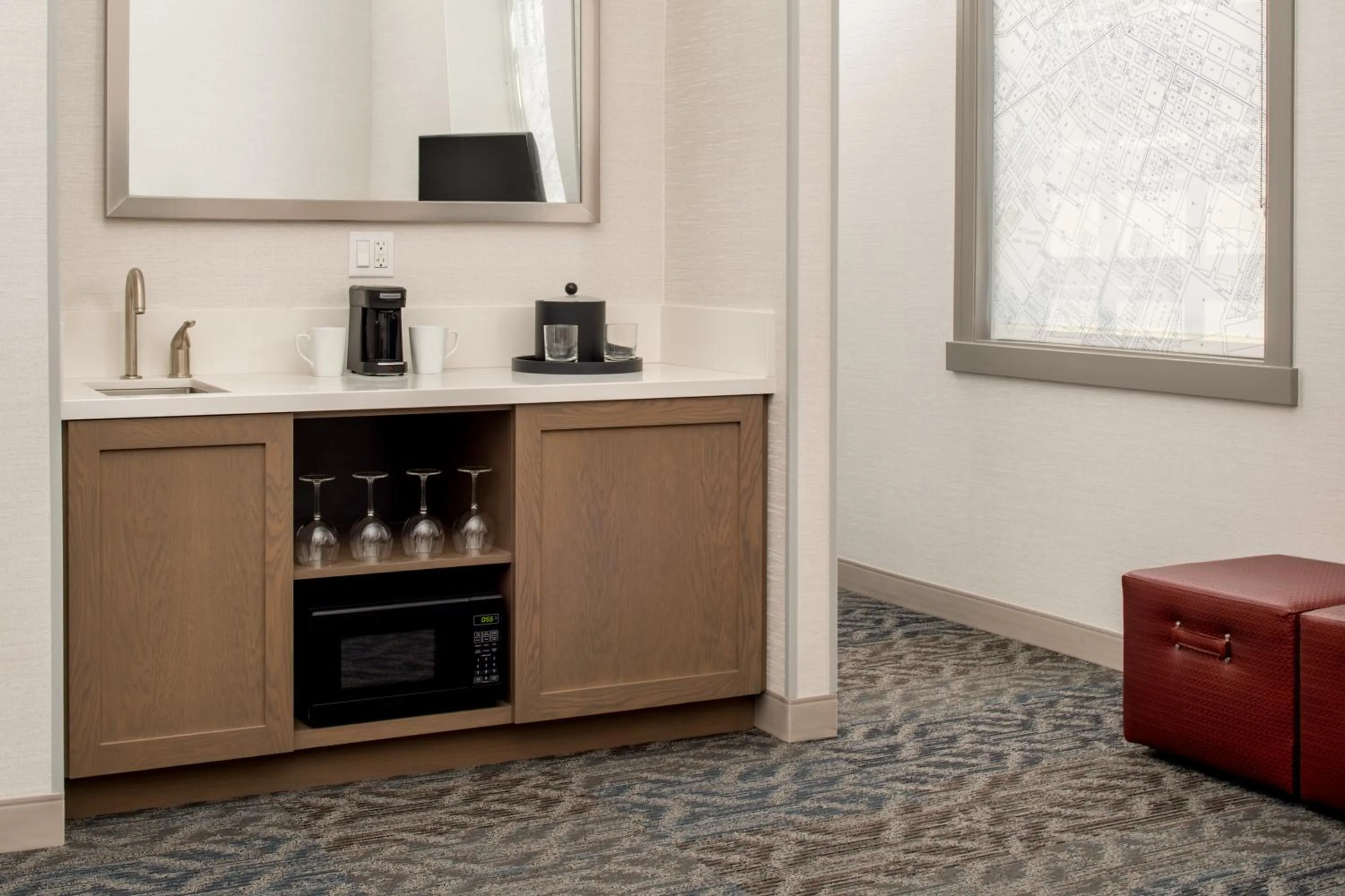 Coffee/tea facilities in Hampton Inn Petaluma, Ca