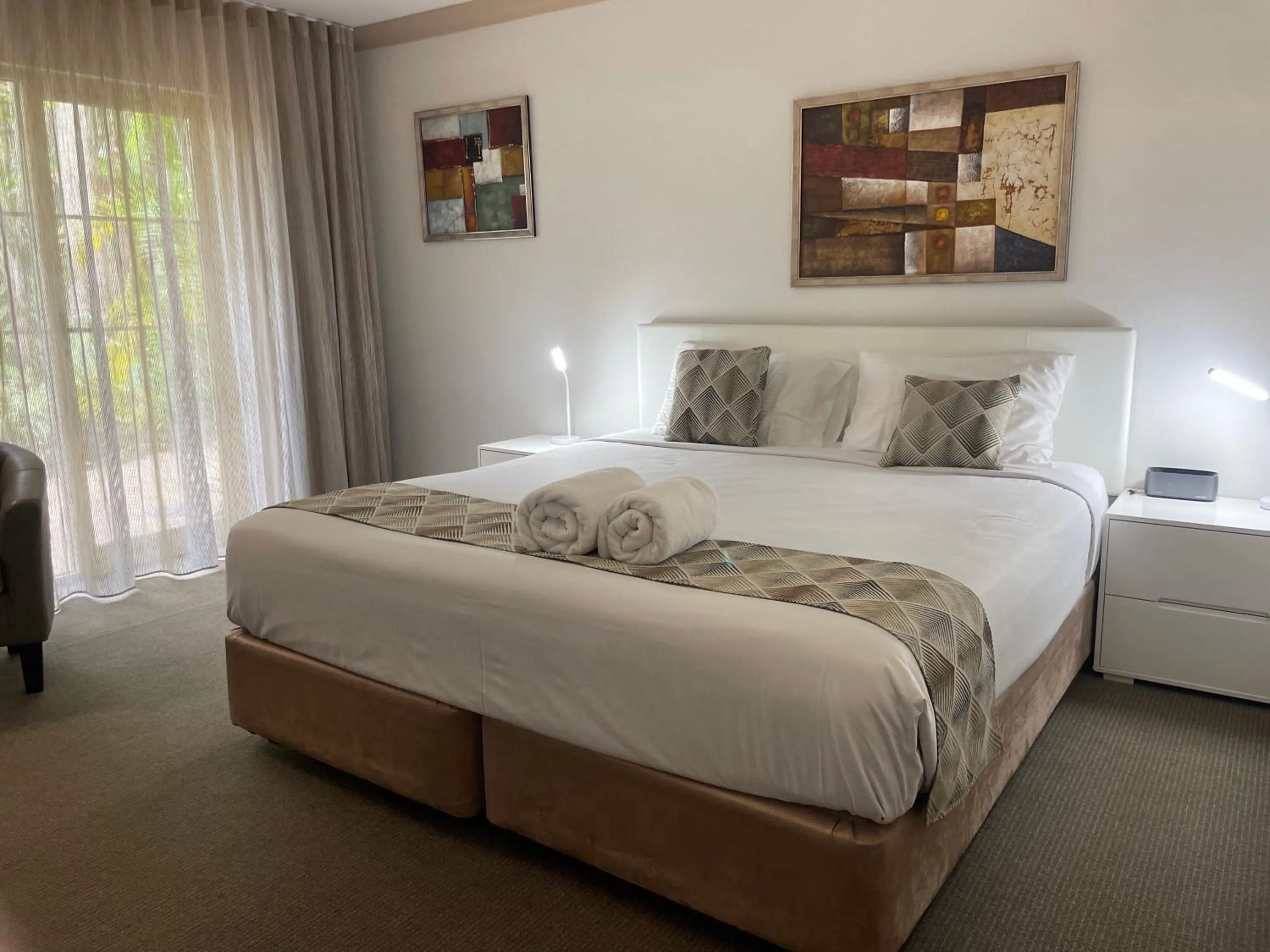 Bed in Oasis Inn Ulladulla - Welcoming Guests 18 Years and Older