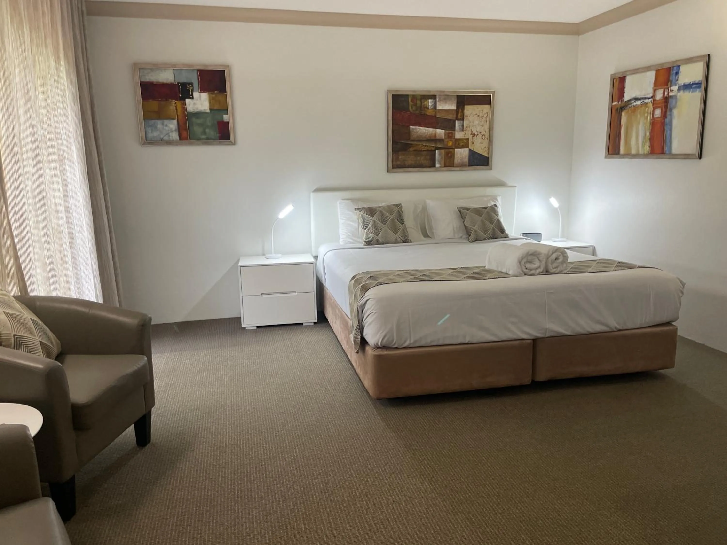 Bedroom, Bed in Oasis Inn Ulladulla - Welcoming Guests 18 Years and Older