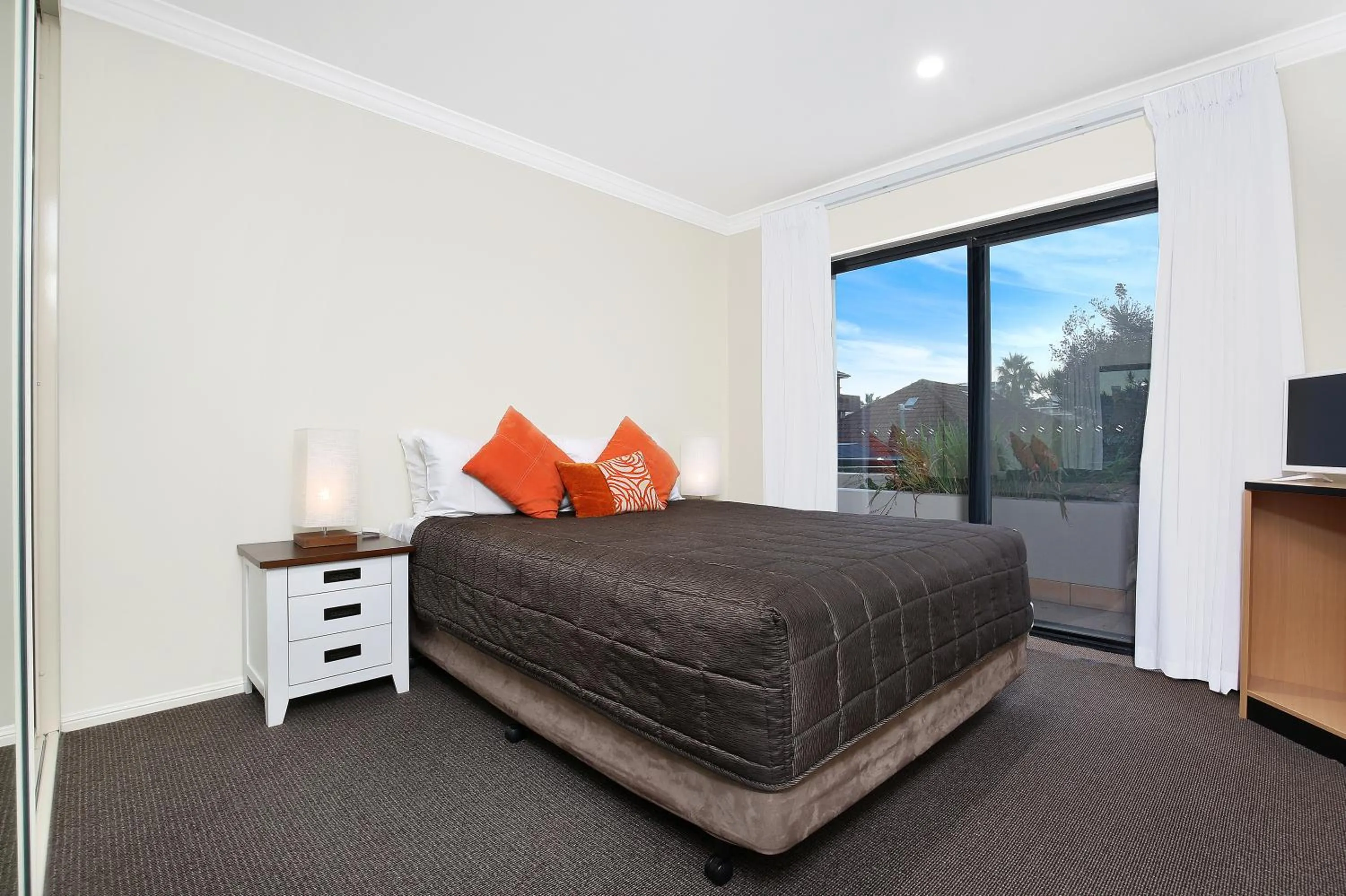 Bedroom, Bed in Wollongong Serviced Apartments