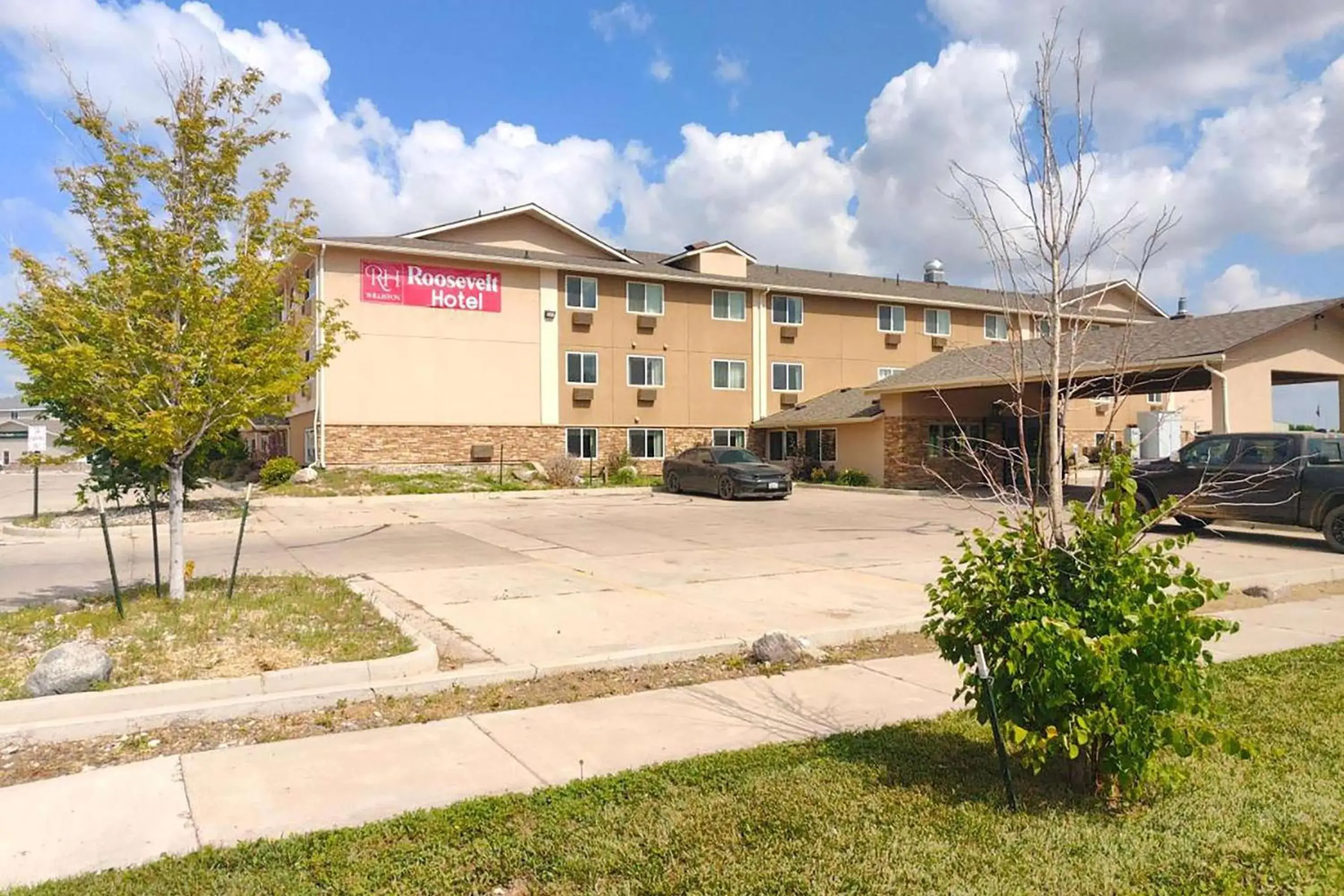 Property building in Roosevelt Hotel Property building in Roosevelt Hotel