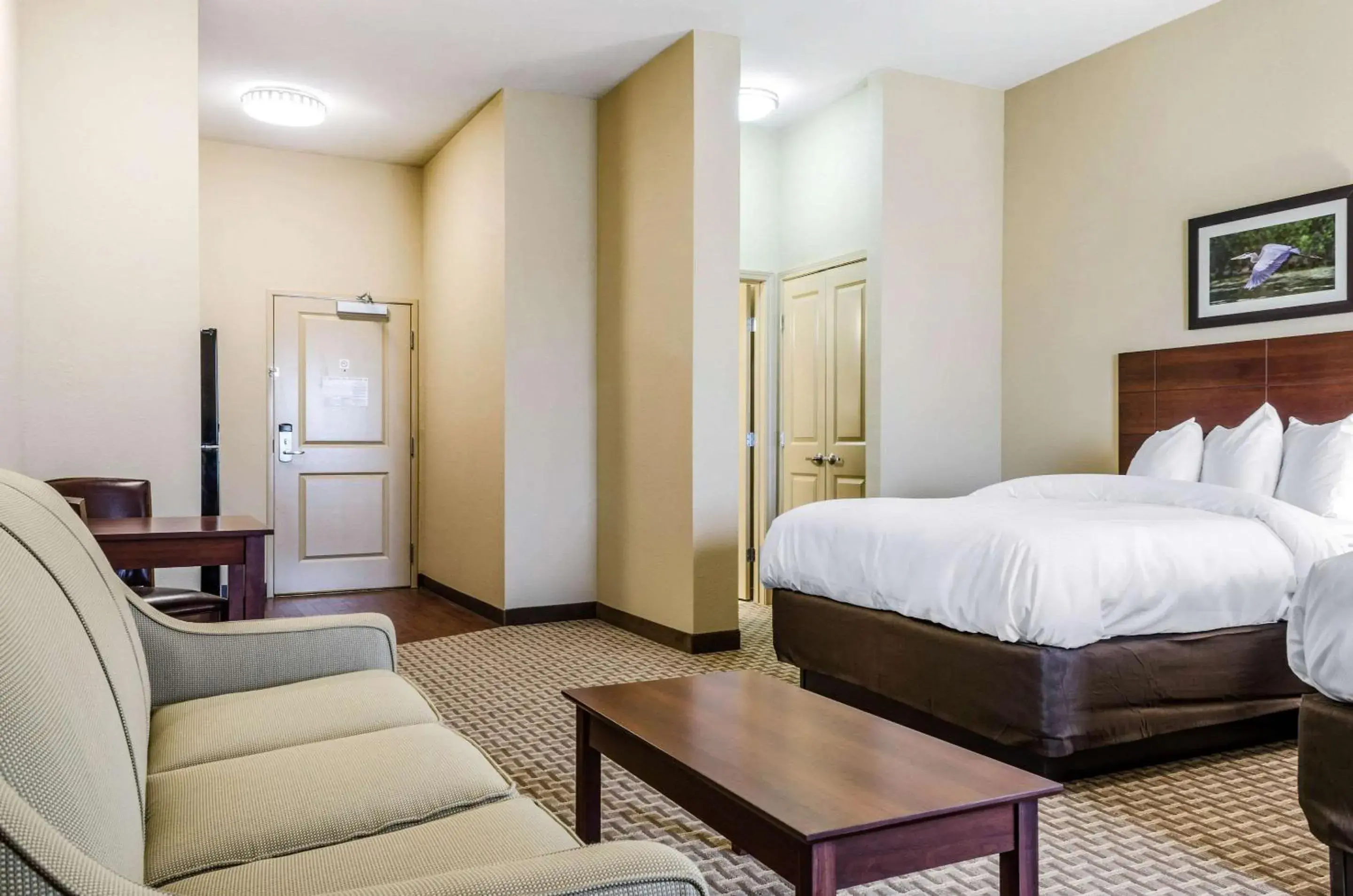 Photo of the whole room, Bed in MainStay Suites Hackberry Sportsman's Lodge Photo of the whole room, Bed in MainStay Suites Hackberry Sportsman's Lodge