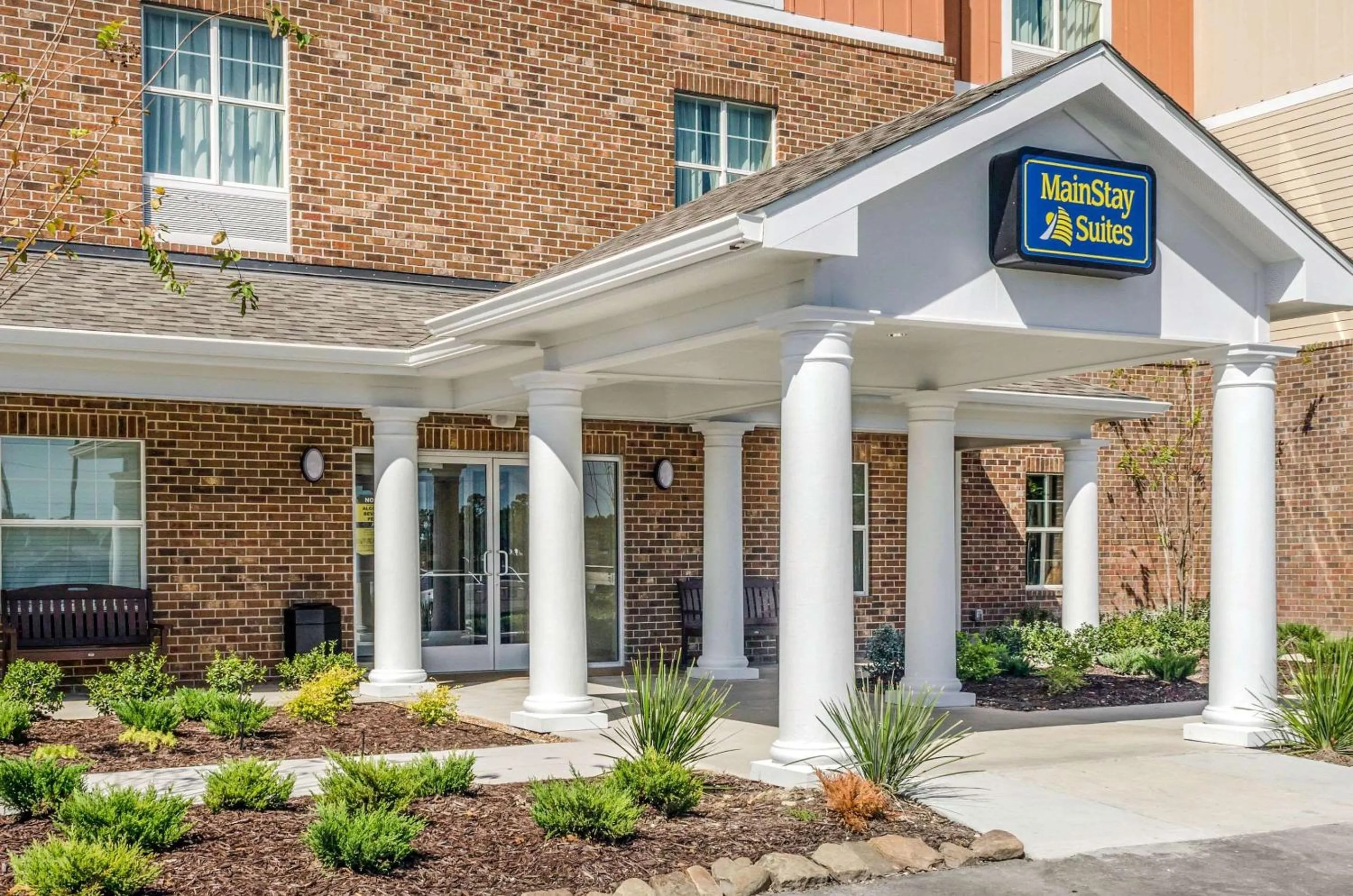 Property building in MainStay Suites Hackberry Sportsman's Lodge