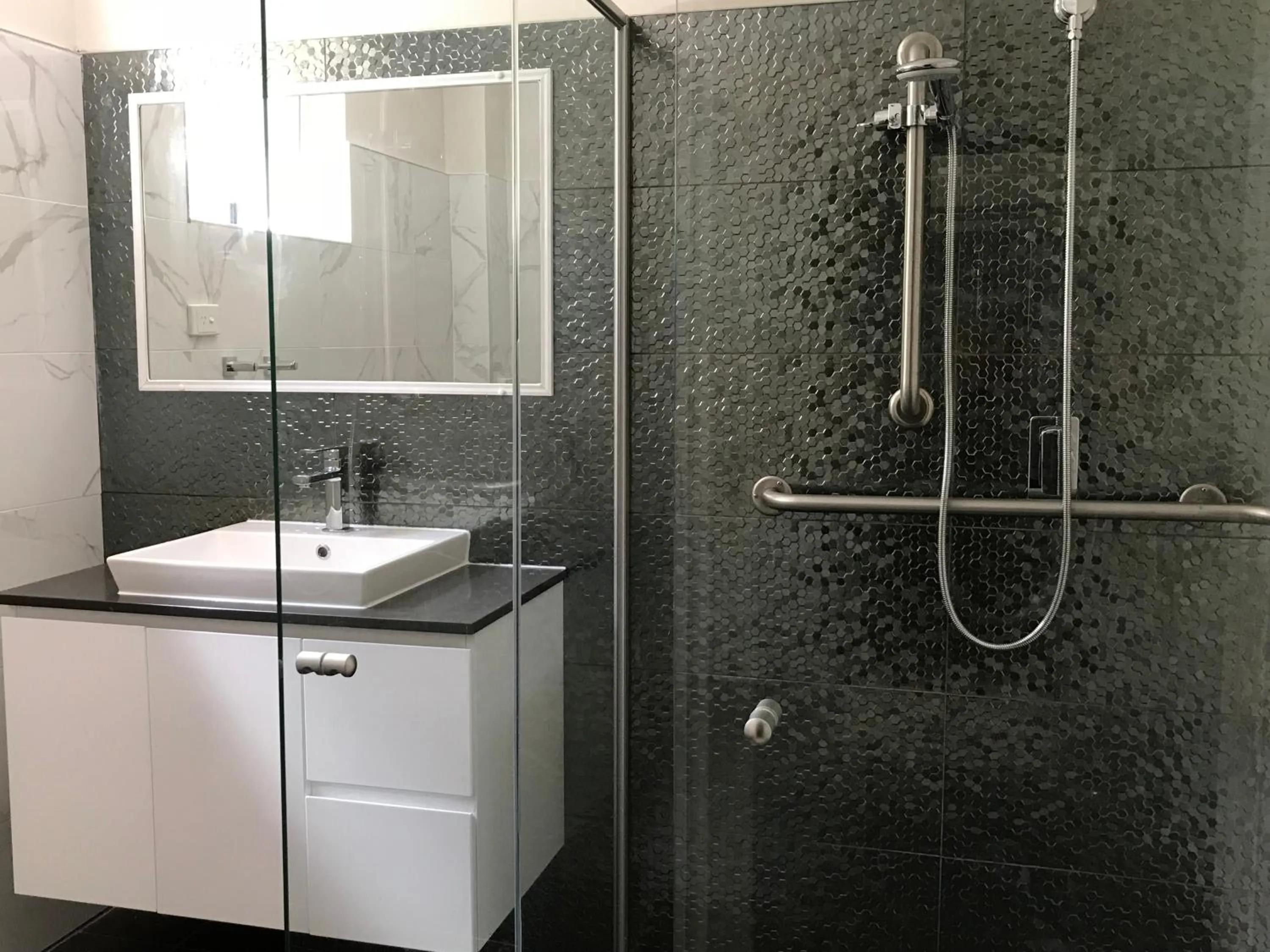 Bathroom in Mollymook Paradise Haven Motel