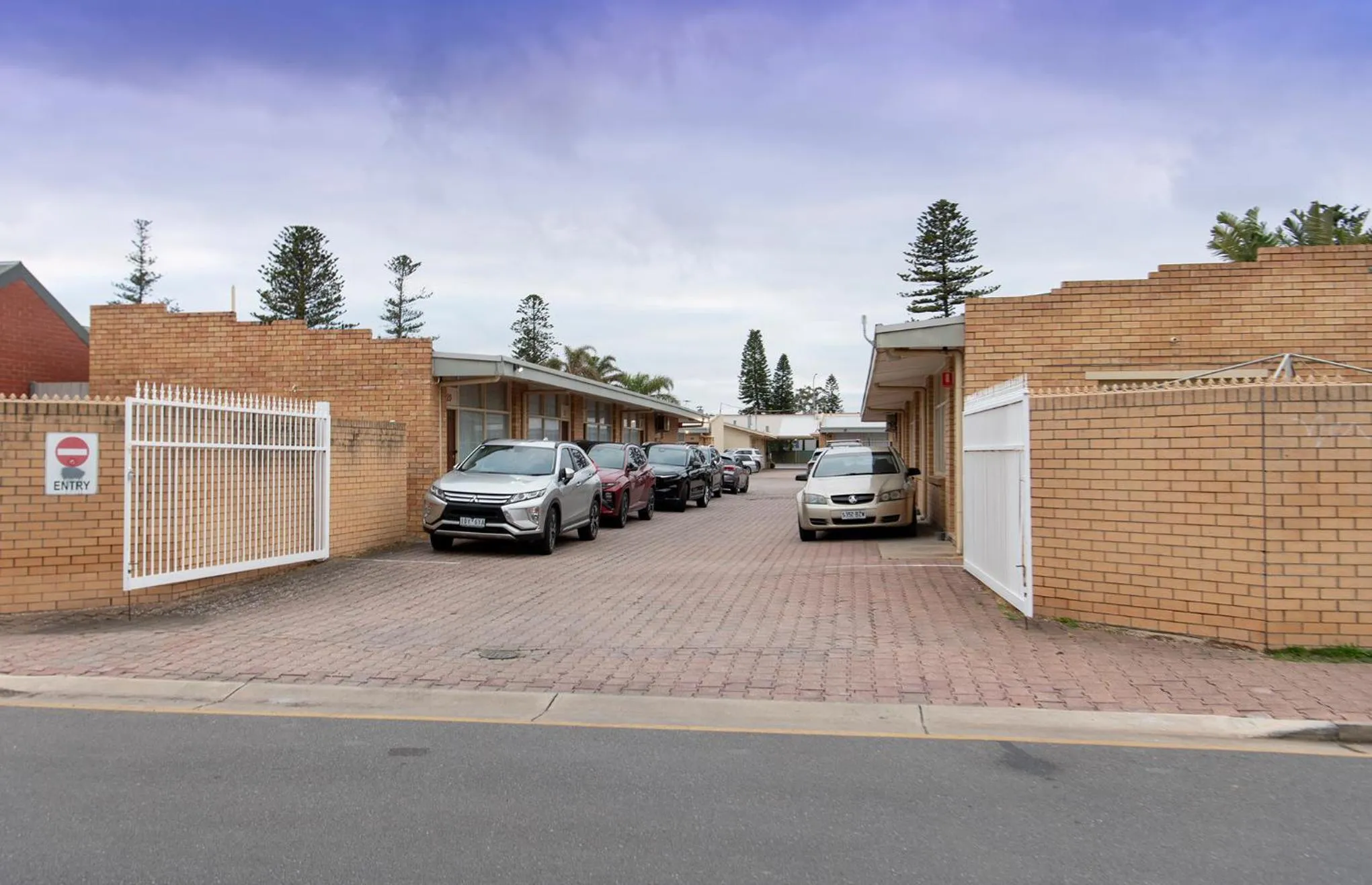 Parking in Glenelg Motel