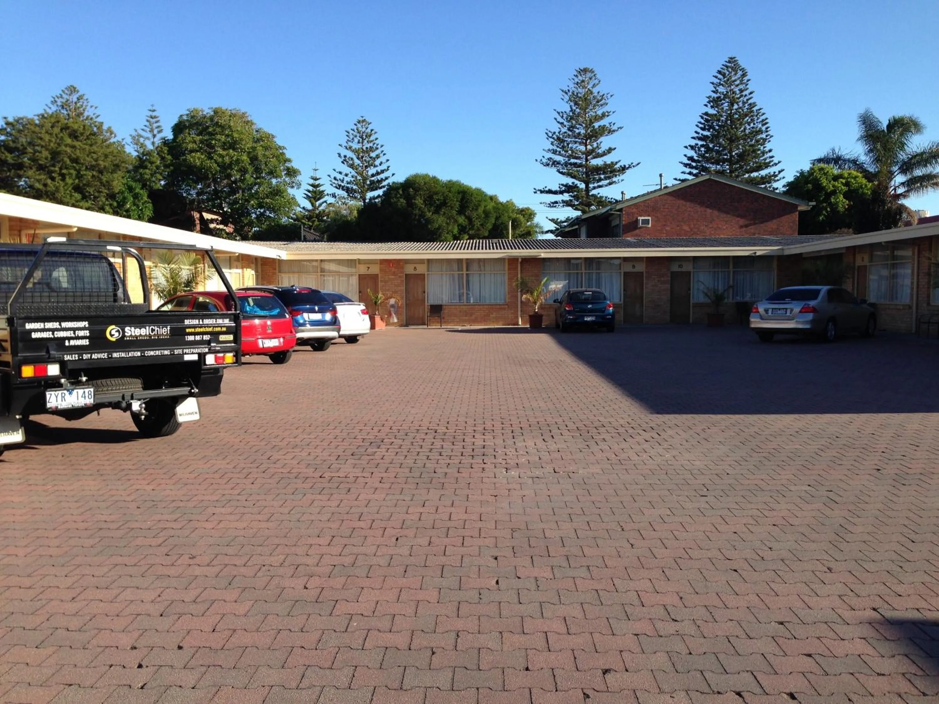 Area and facilities in Glenelg Motel
