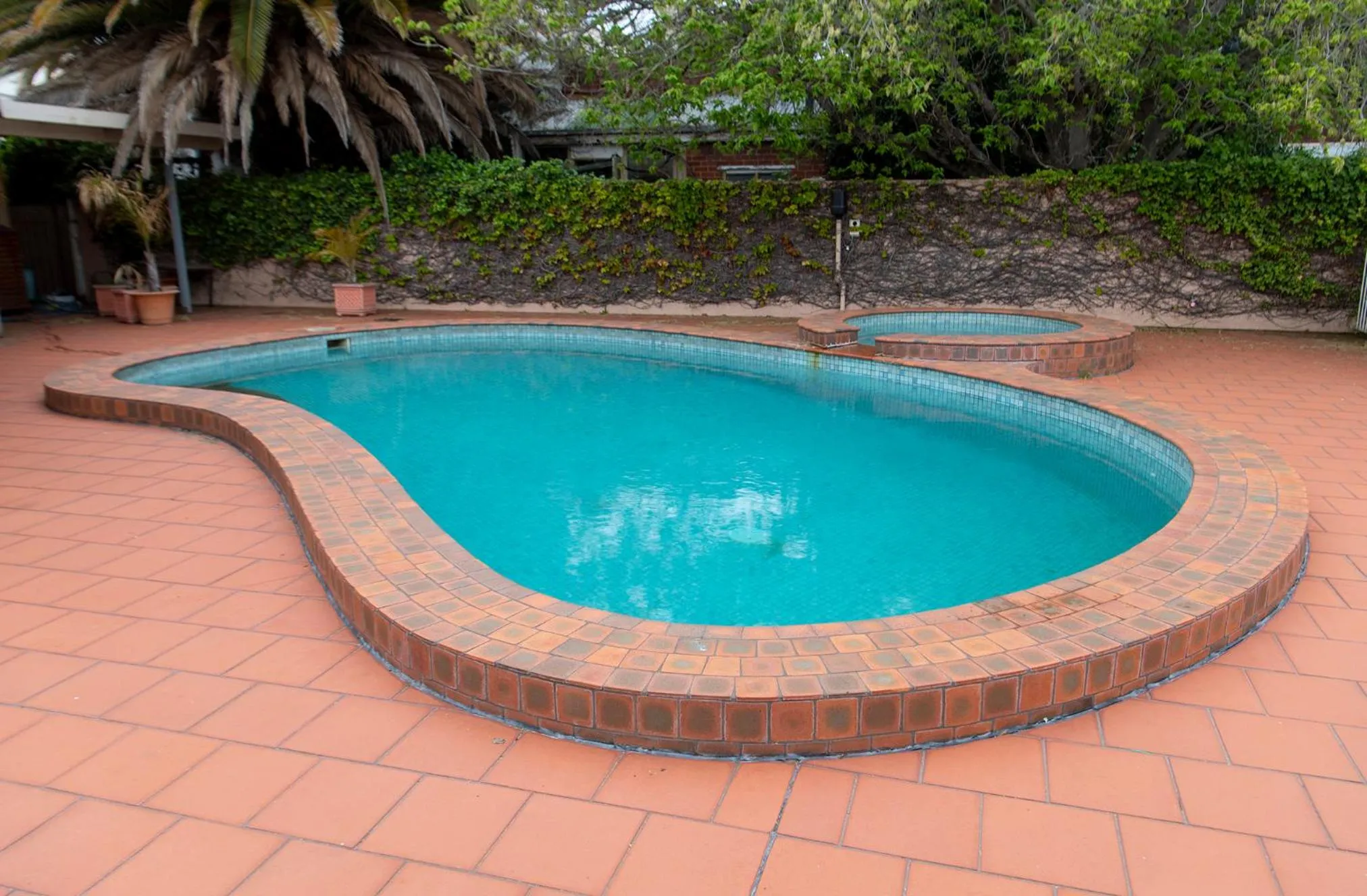 Swimming pool in Glenelg Motel