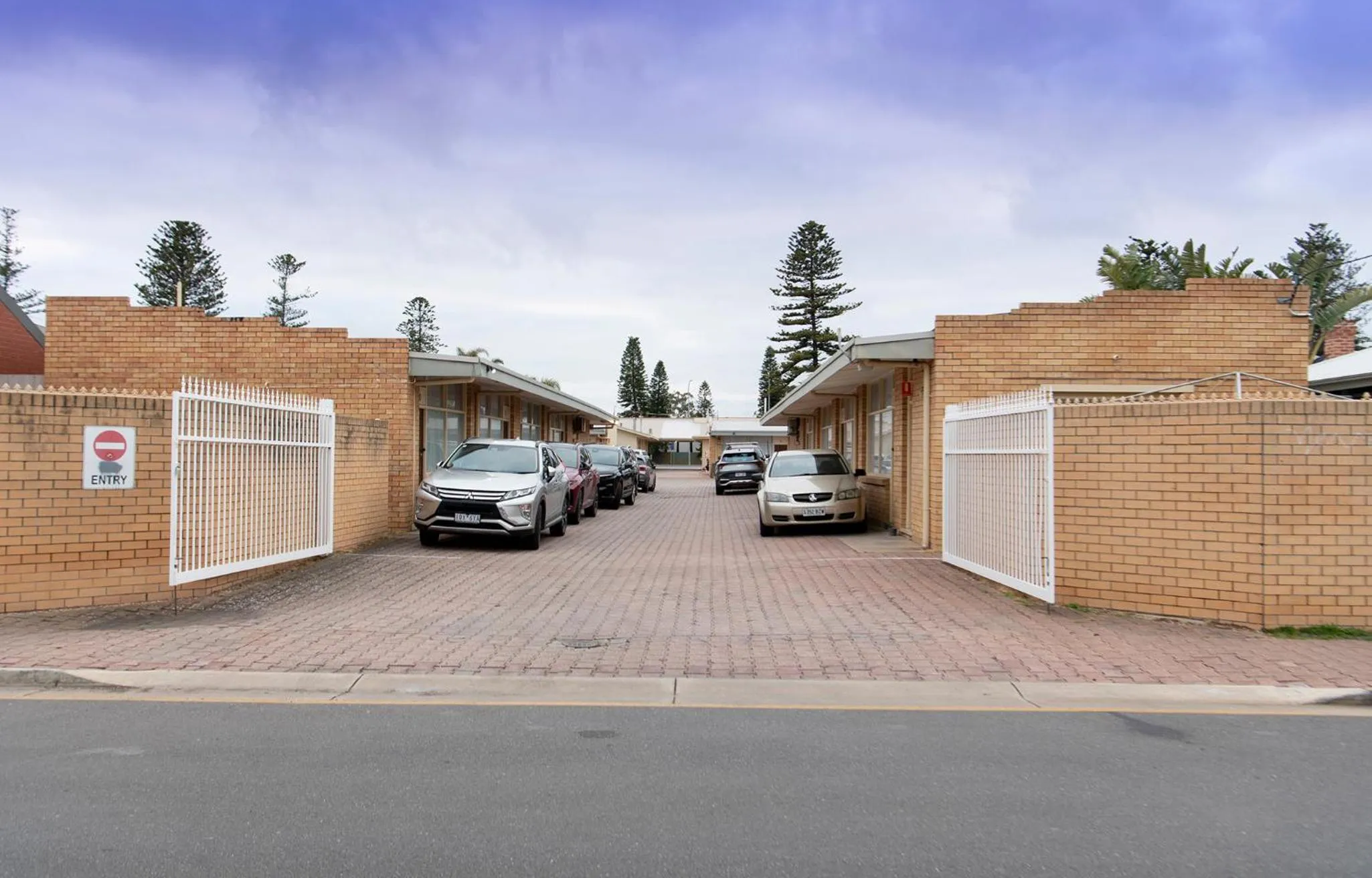 Parking in Glenelg Motel