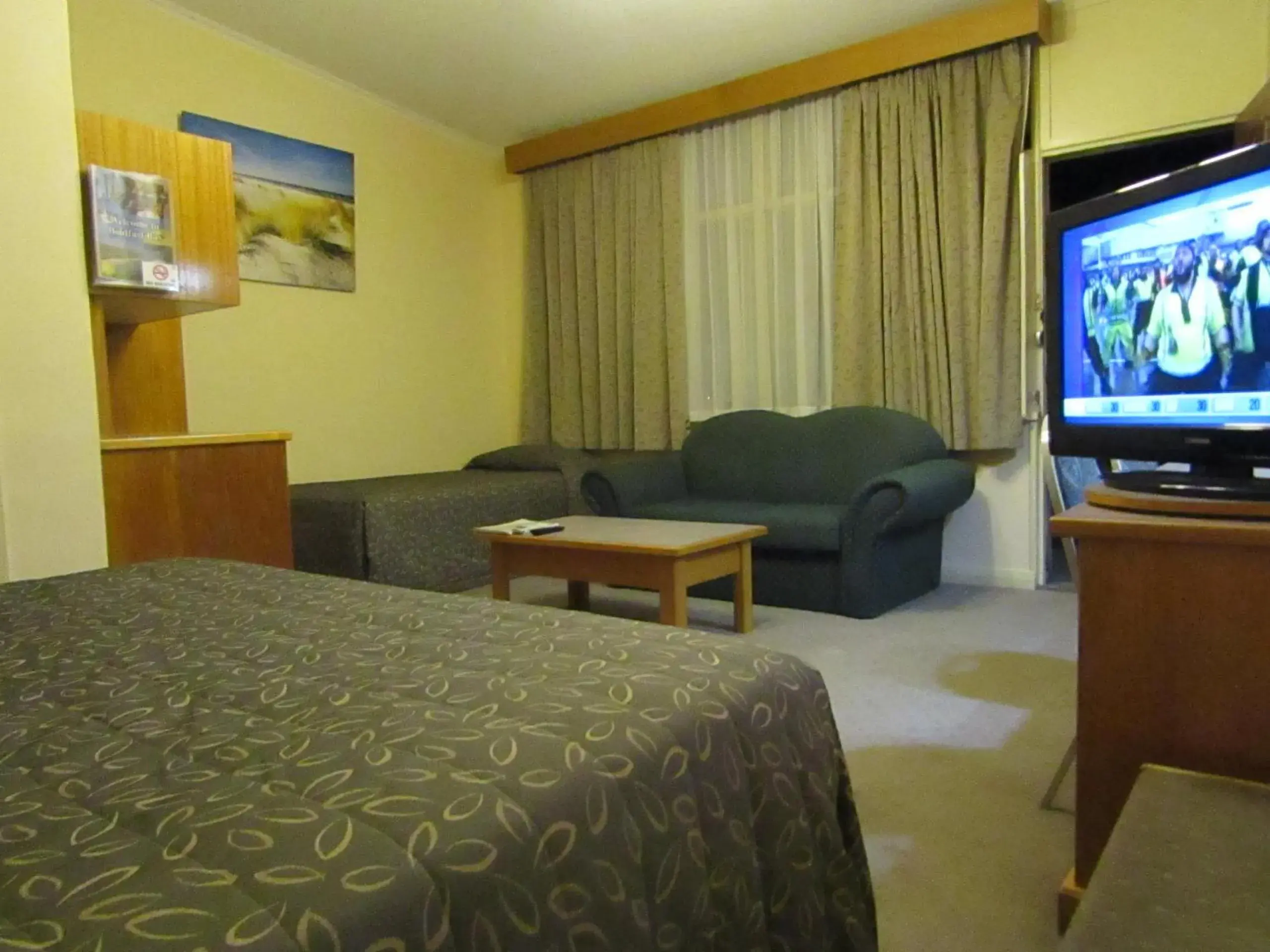 Decorative detail, Bed in Glenelg Motel Decorative detail, Bed in Glenelg Motel