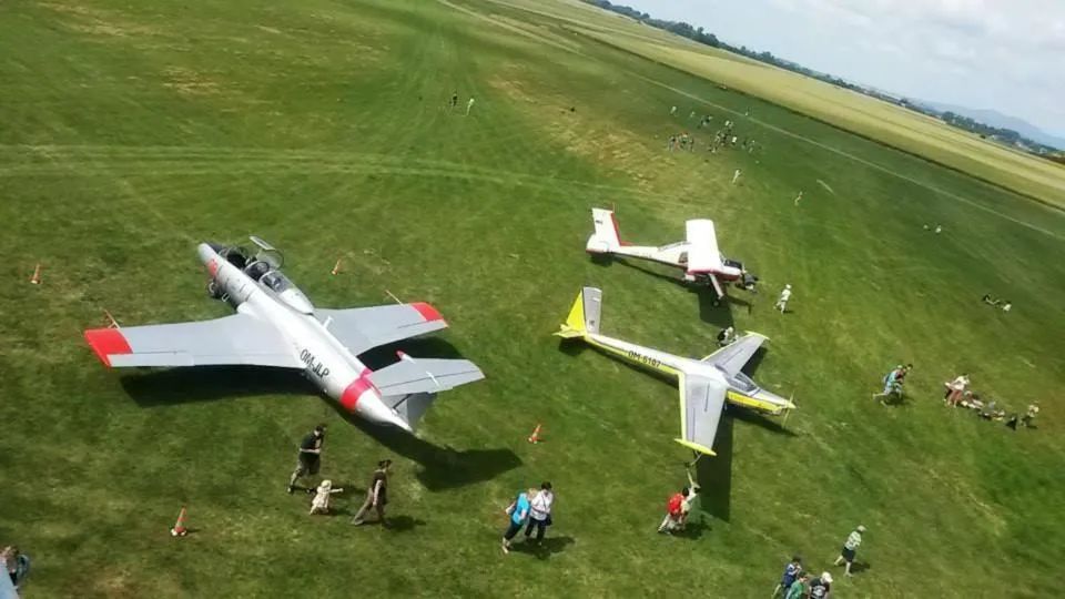 Area and facilities in AeroCafe