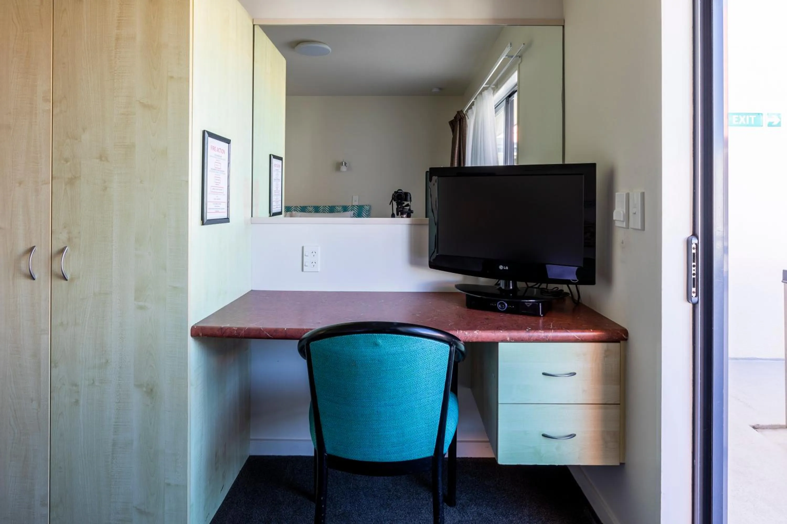 hair dresser in Bella Vista Motel Wellington