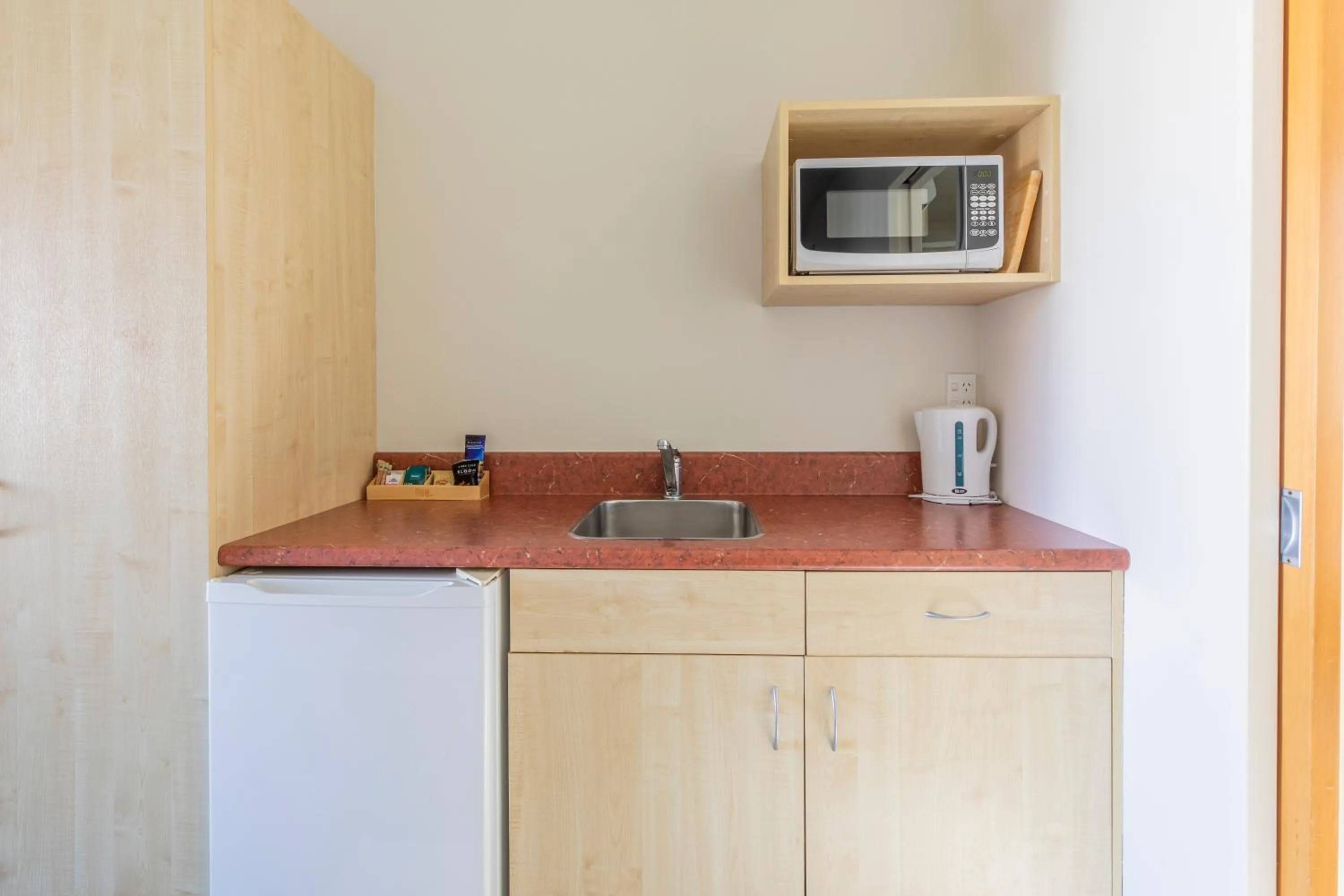 Kitchen or kitchenette in Bella Vista Motel Wellington
