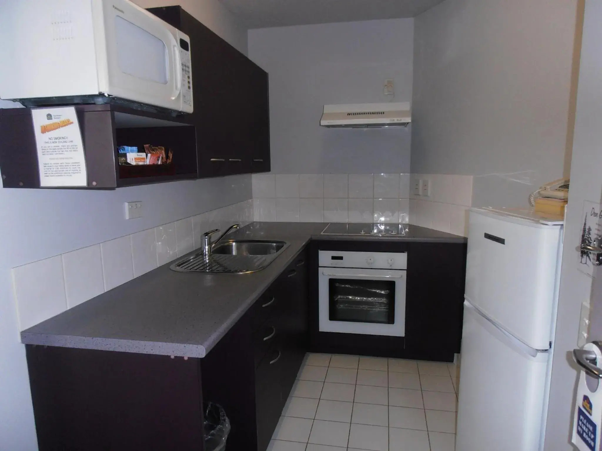 Kitchen or kitchenette, Kitchen/Kitchenette in Best Western Wellington