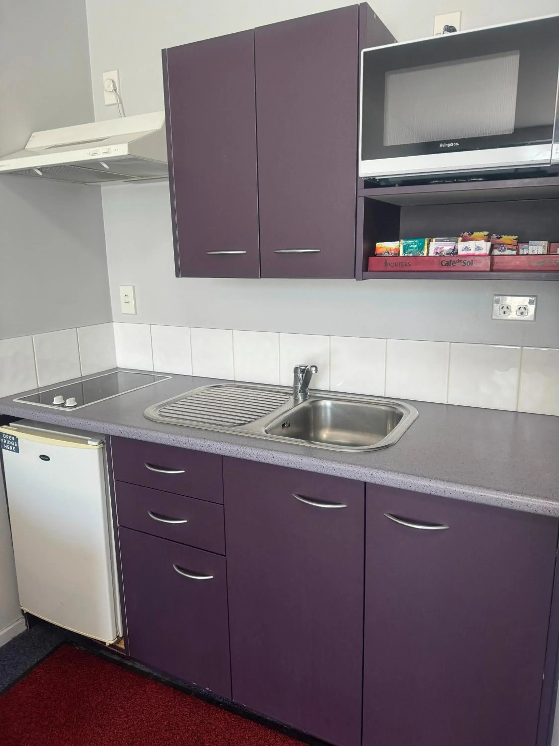 Kitchen or kitchenette, Kitchen/Kitchenette in Best Western Wellington