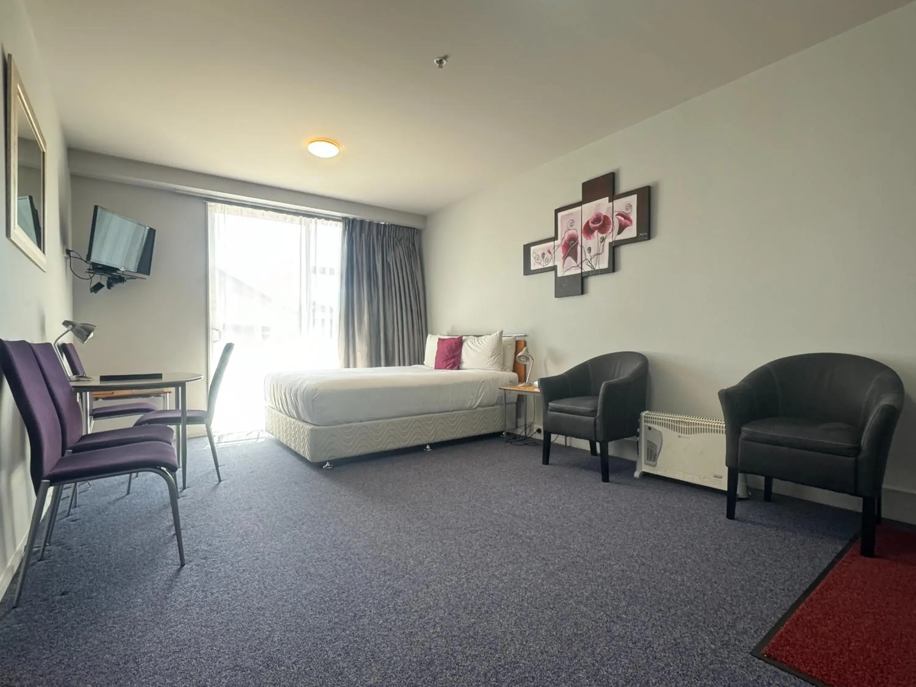 Bedroom, Seating Area in Best Western Wellington