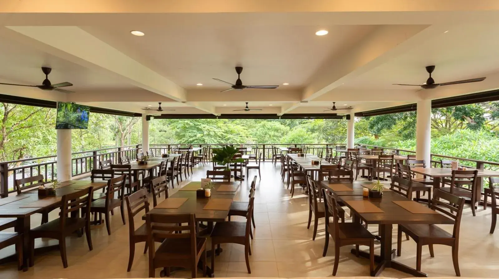 Restaurant/places to eat in Mae Jo Golf Resort & Spa Restaurant/places to eat in Mae Jo Golf Resort & Spa