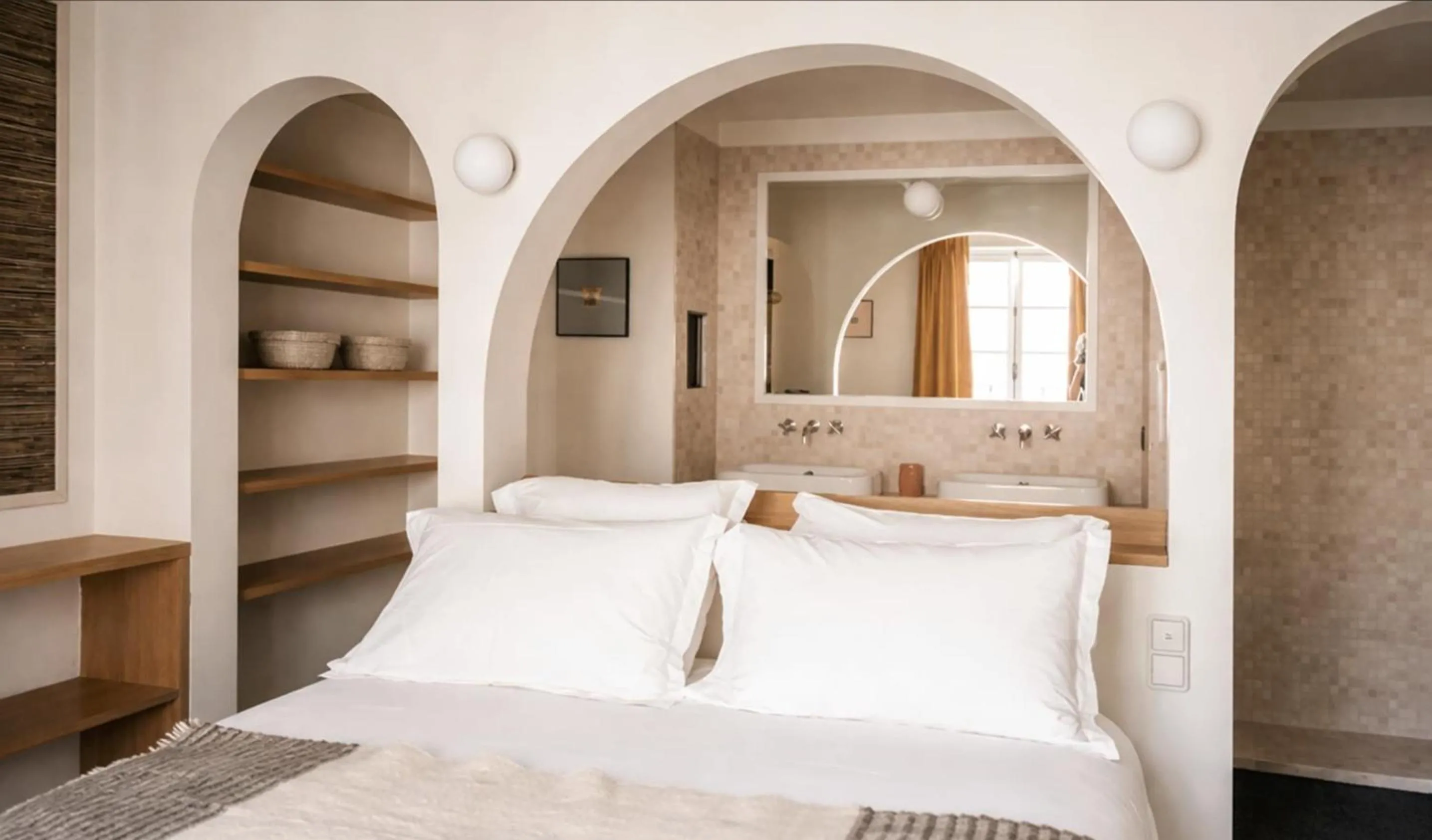 Bed in Hotel Habituel