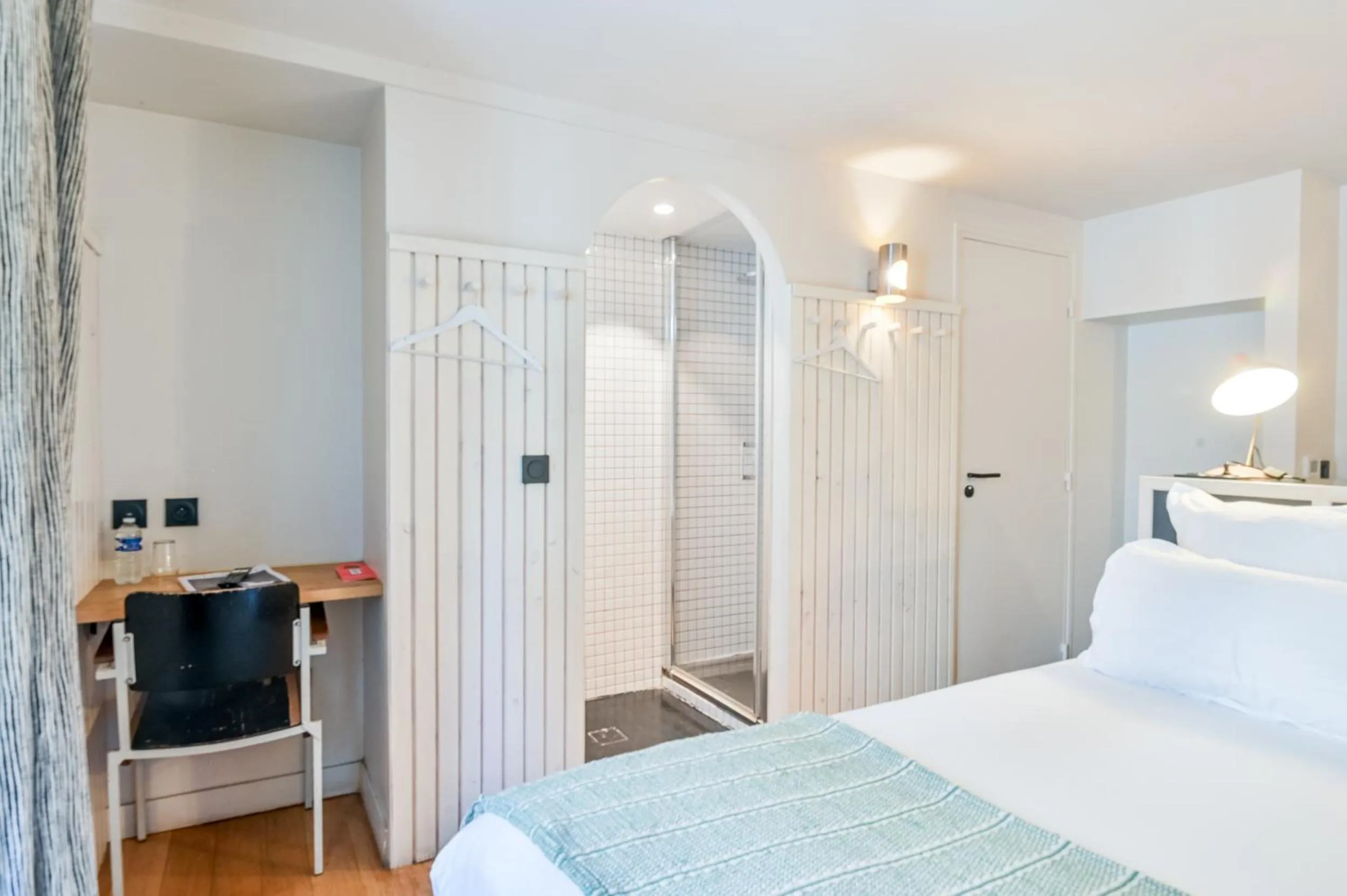 Bed in Hotel Habituel