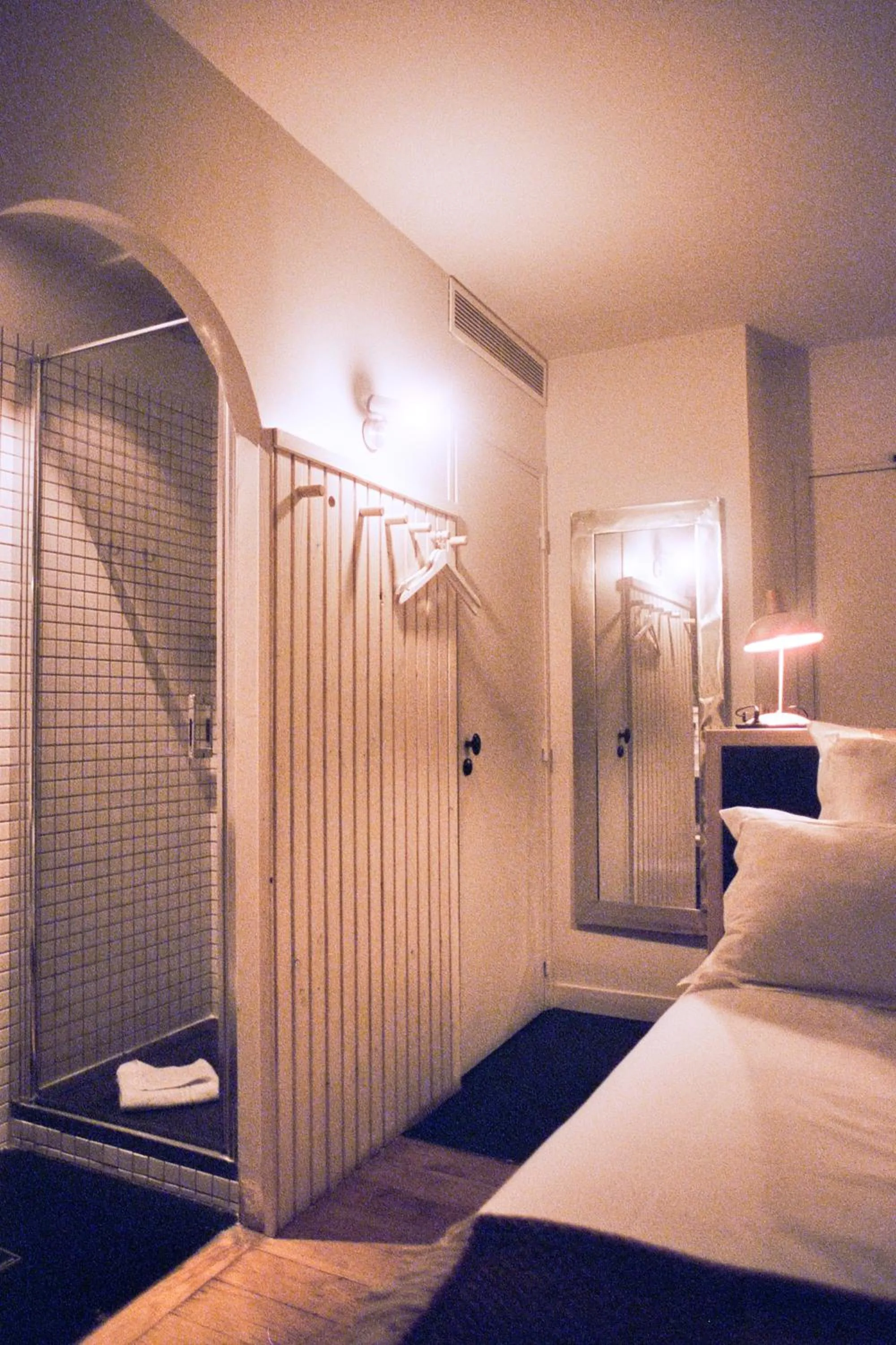 Photo of the whole room, Bed in Hotel Habituel