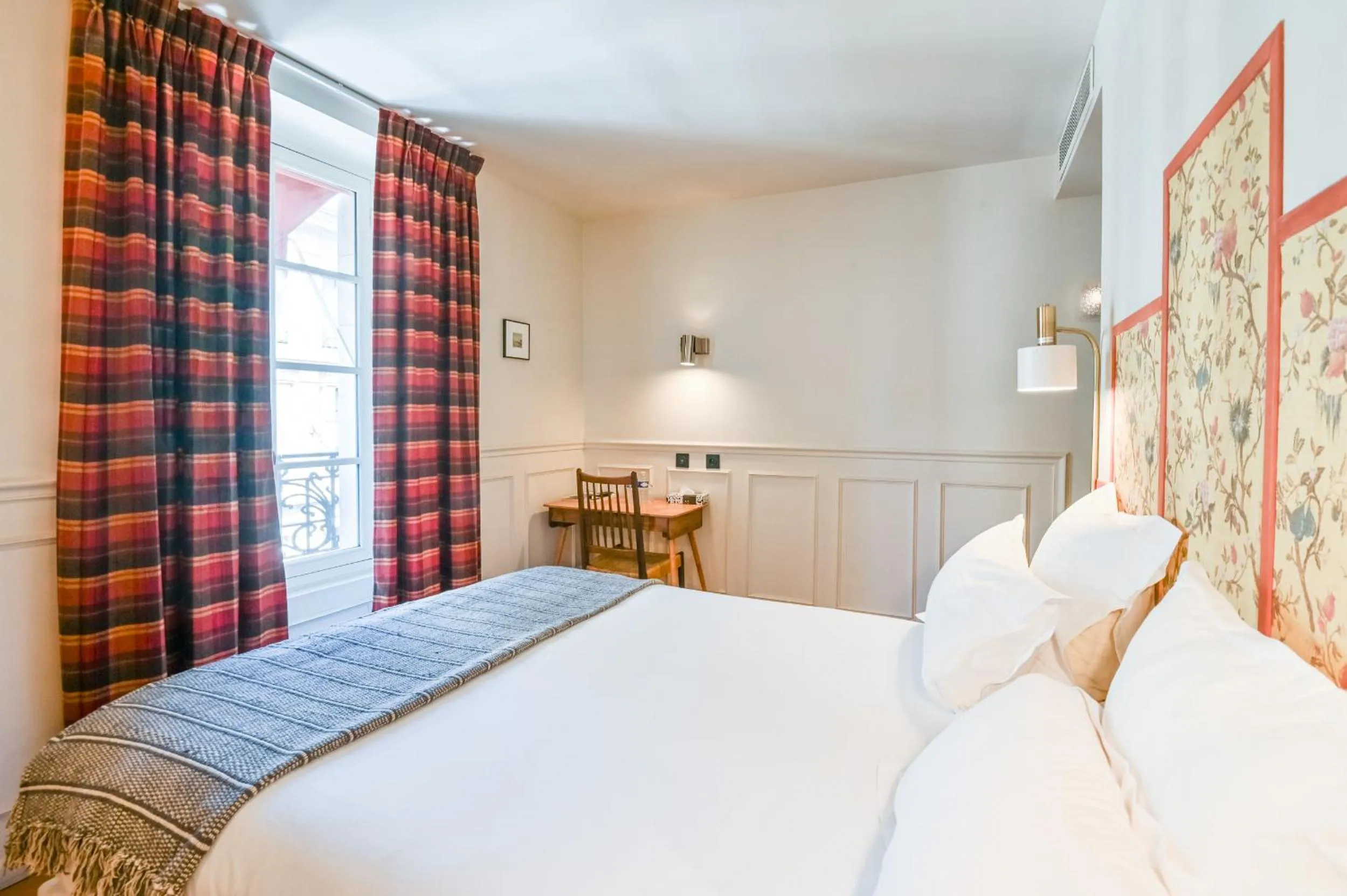 Bed in Hotel Habituel