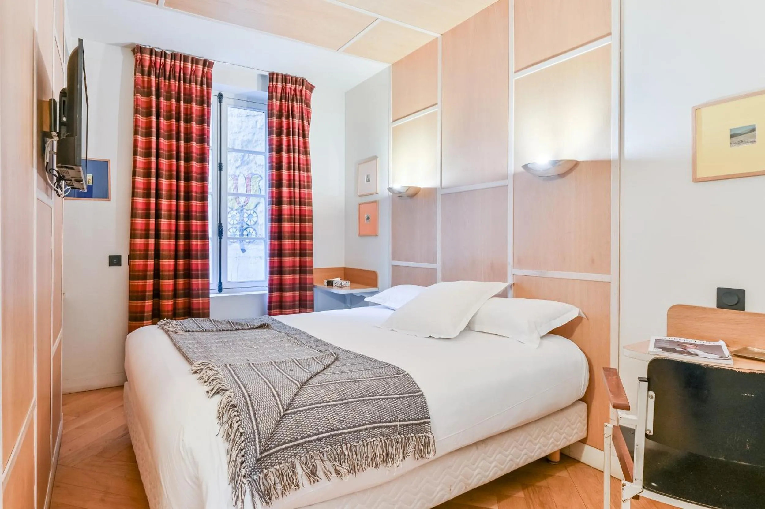 Bed in Hotel Habituel