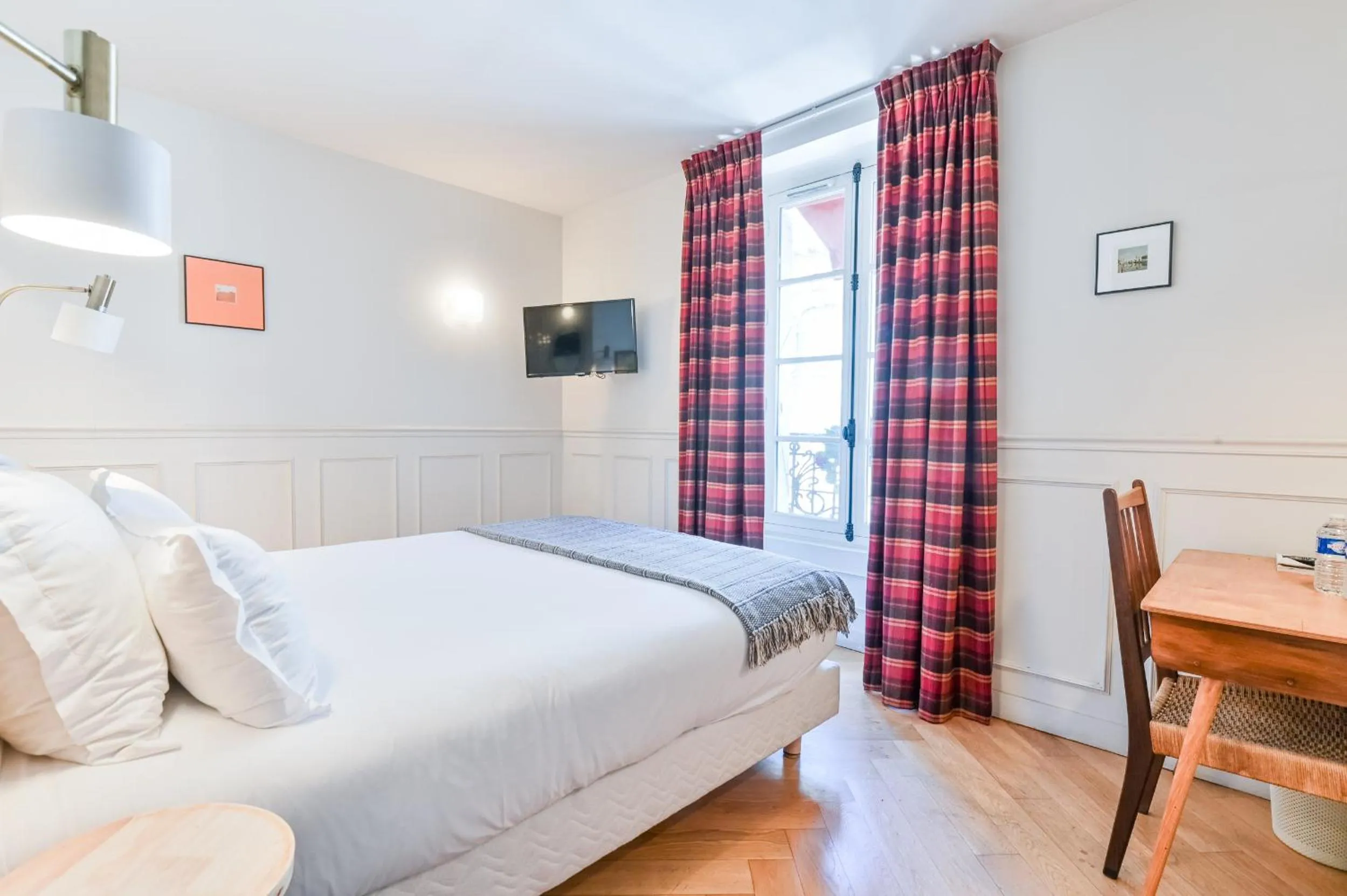 Bed in Hotel Habituel