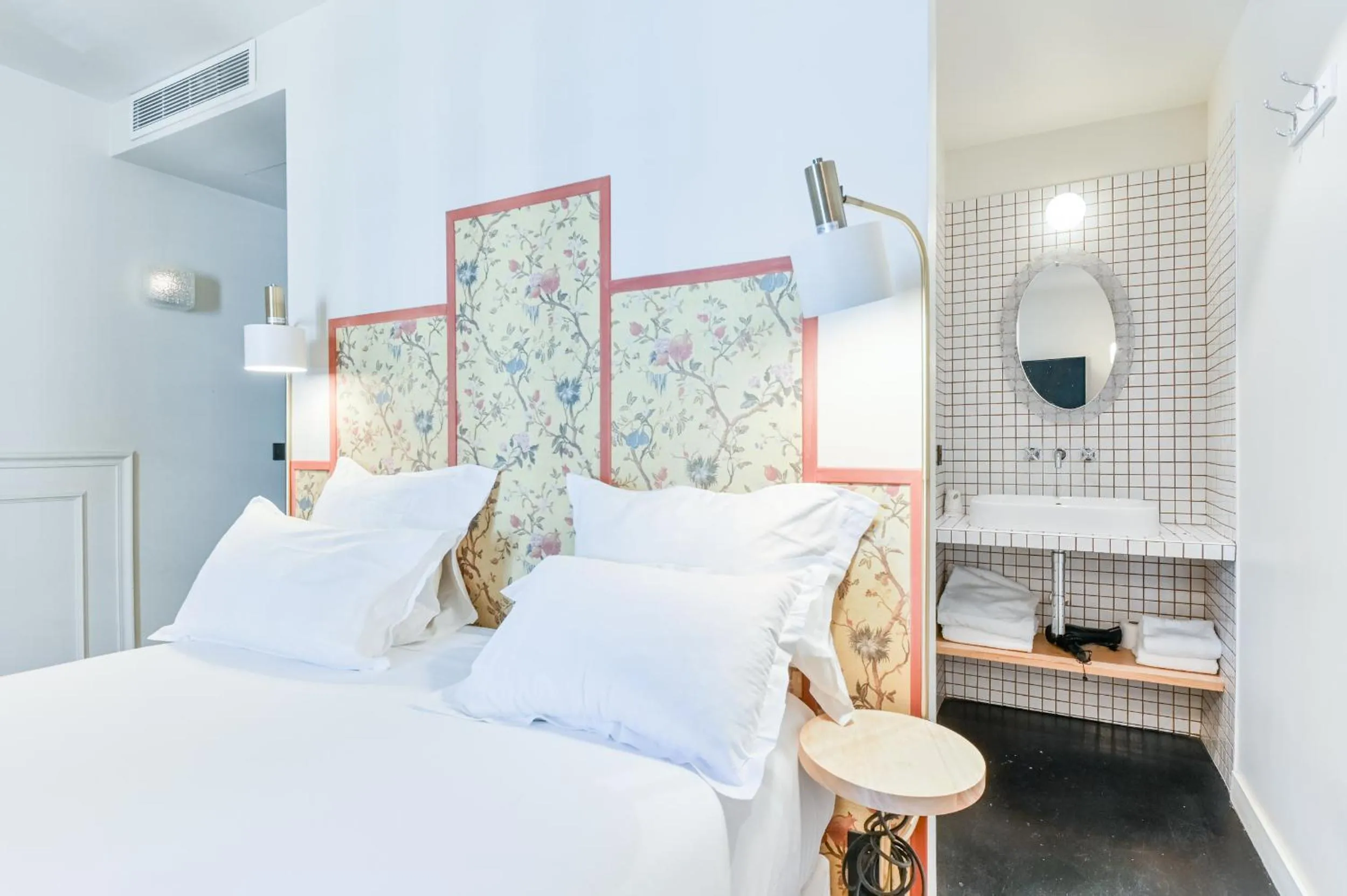 Bed in Hotel Habituel