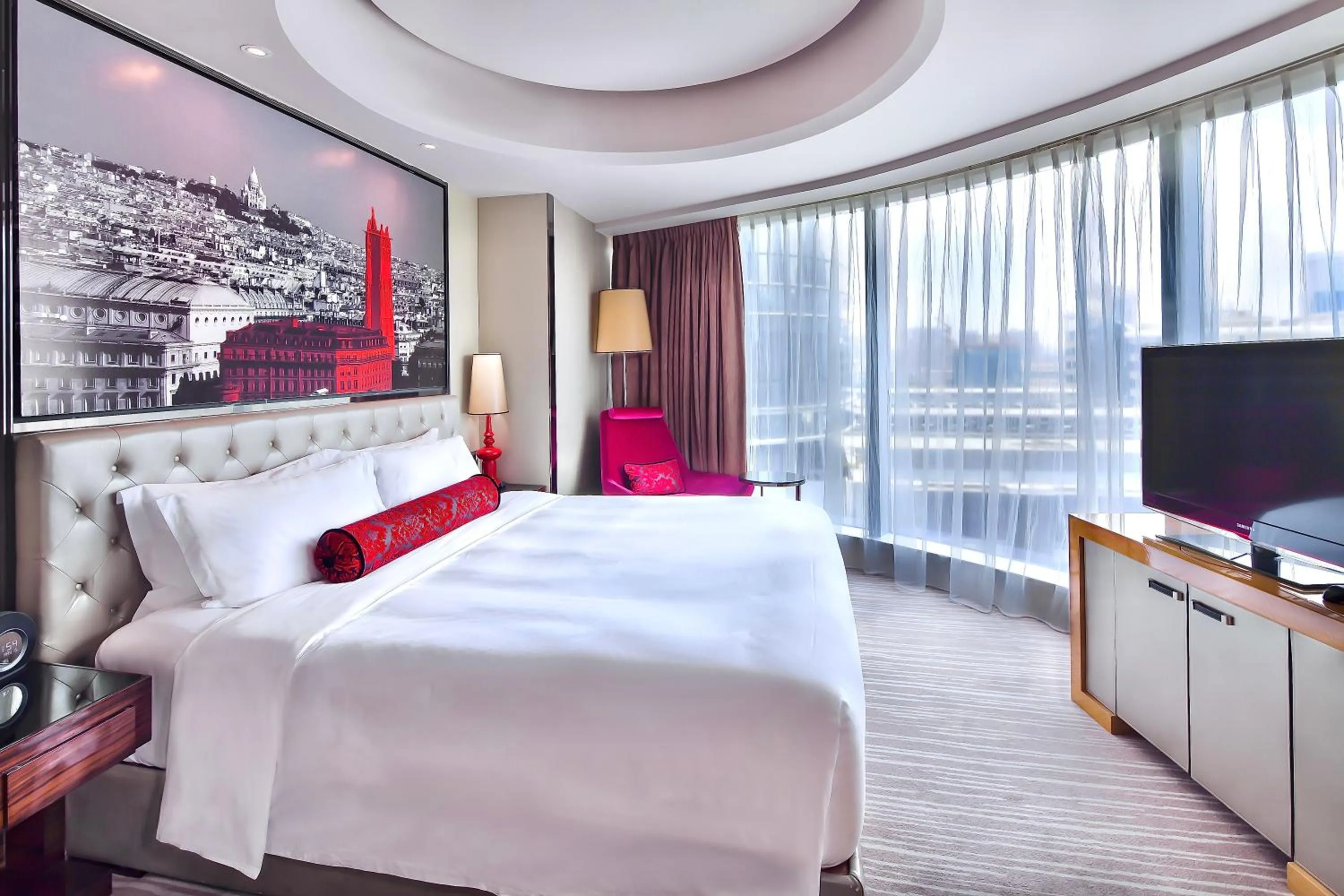 Bed in Sofitel Guangzhou Sunrich