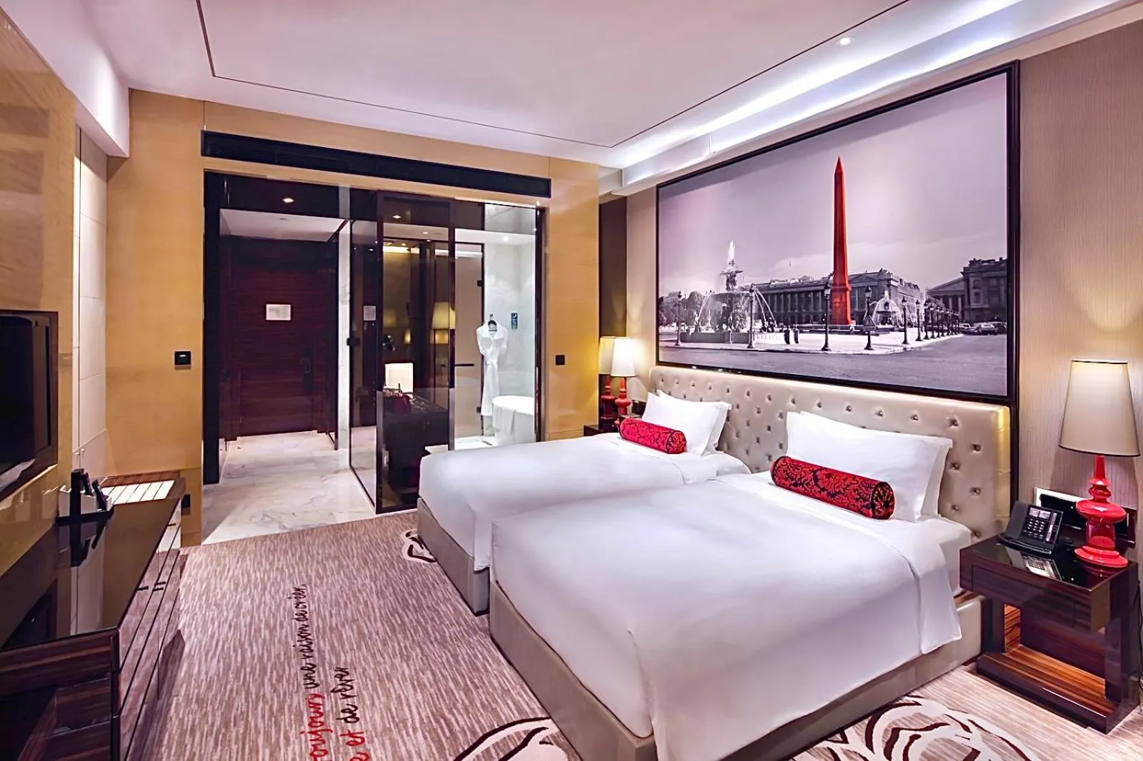 Bed in Sofitel Guangzhou Sunrich