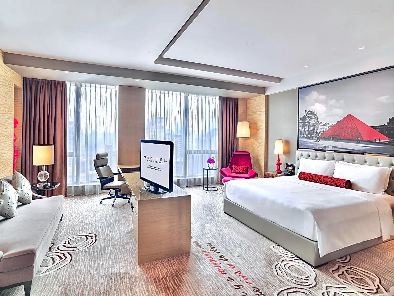 Bed in Sofitel Guangzhou Sunrich