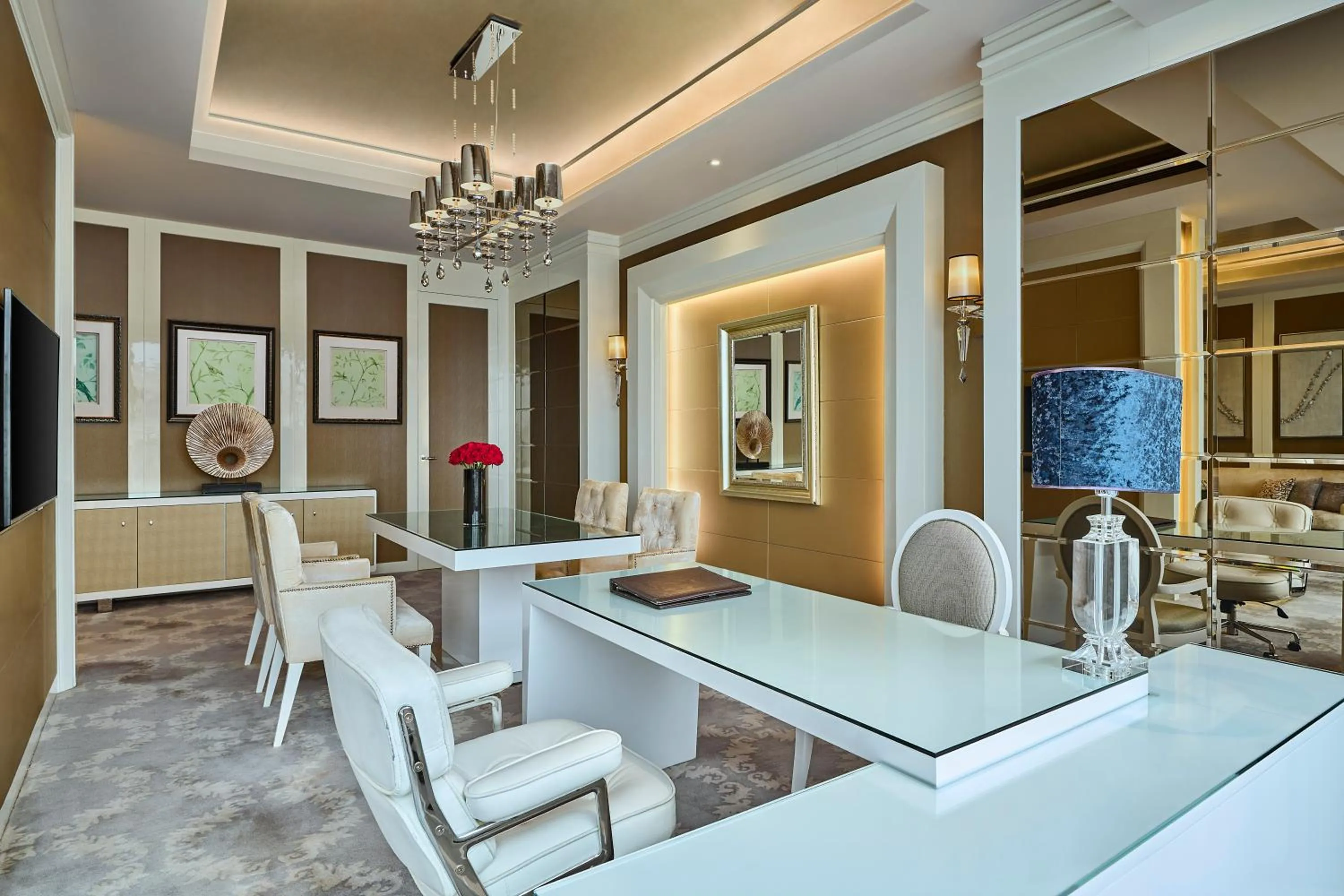 Dining area in Sofitel Guangzhou Sunrich