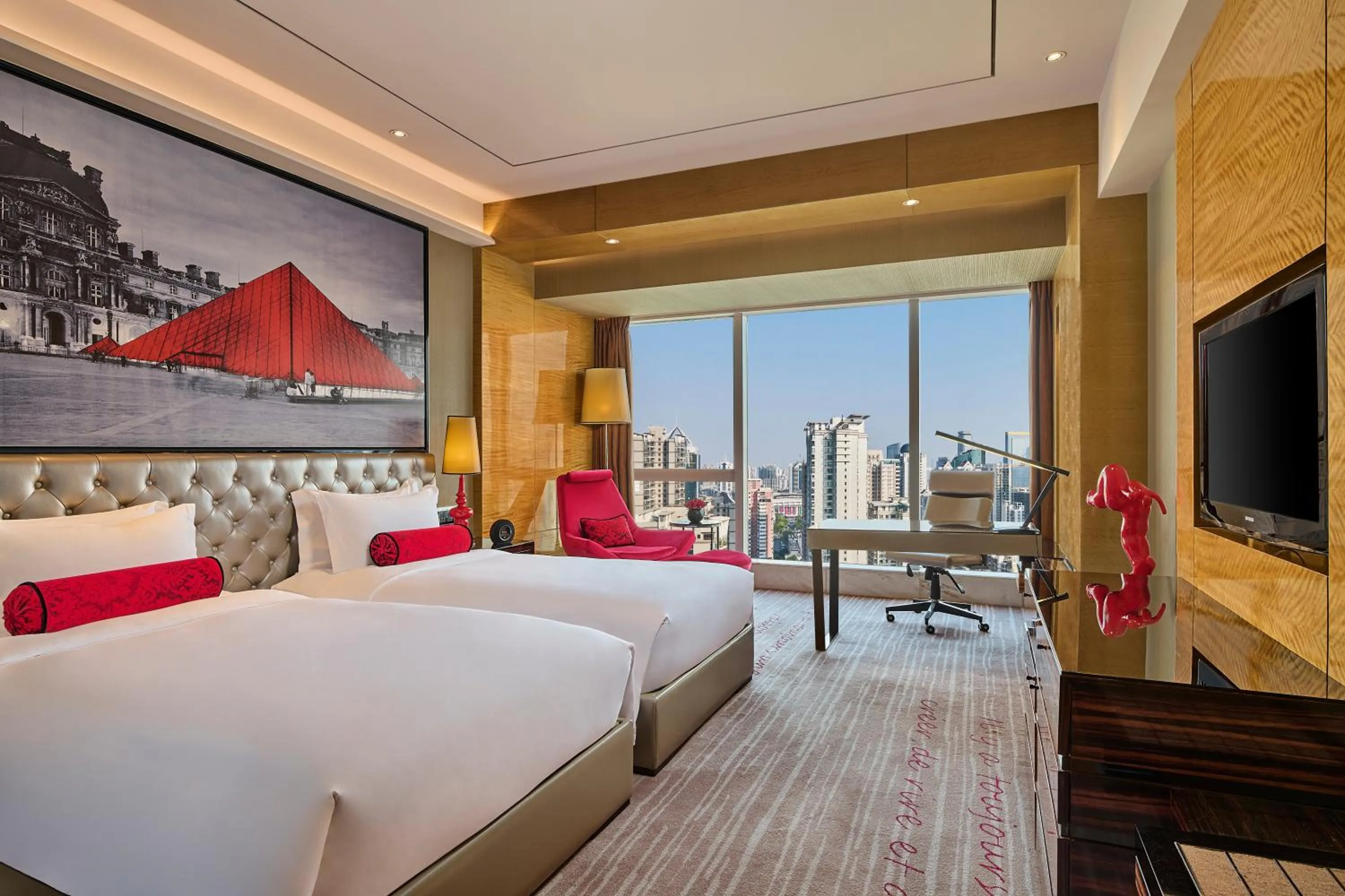 Bed in Sofitel Guangzhou Sunrich