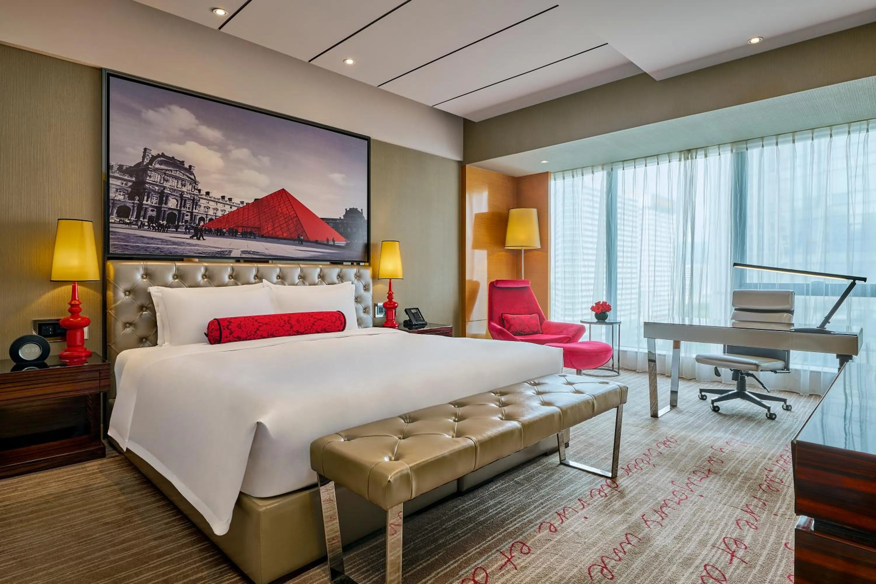 Bed in Sofitel Guangzhou Sunrich