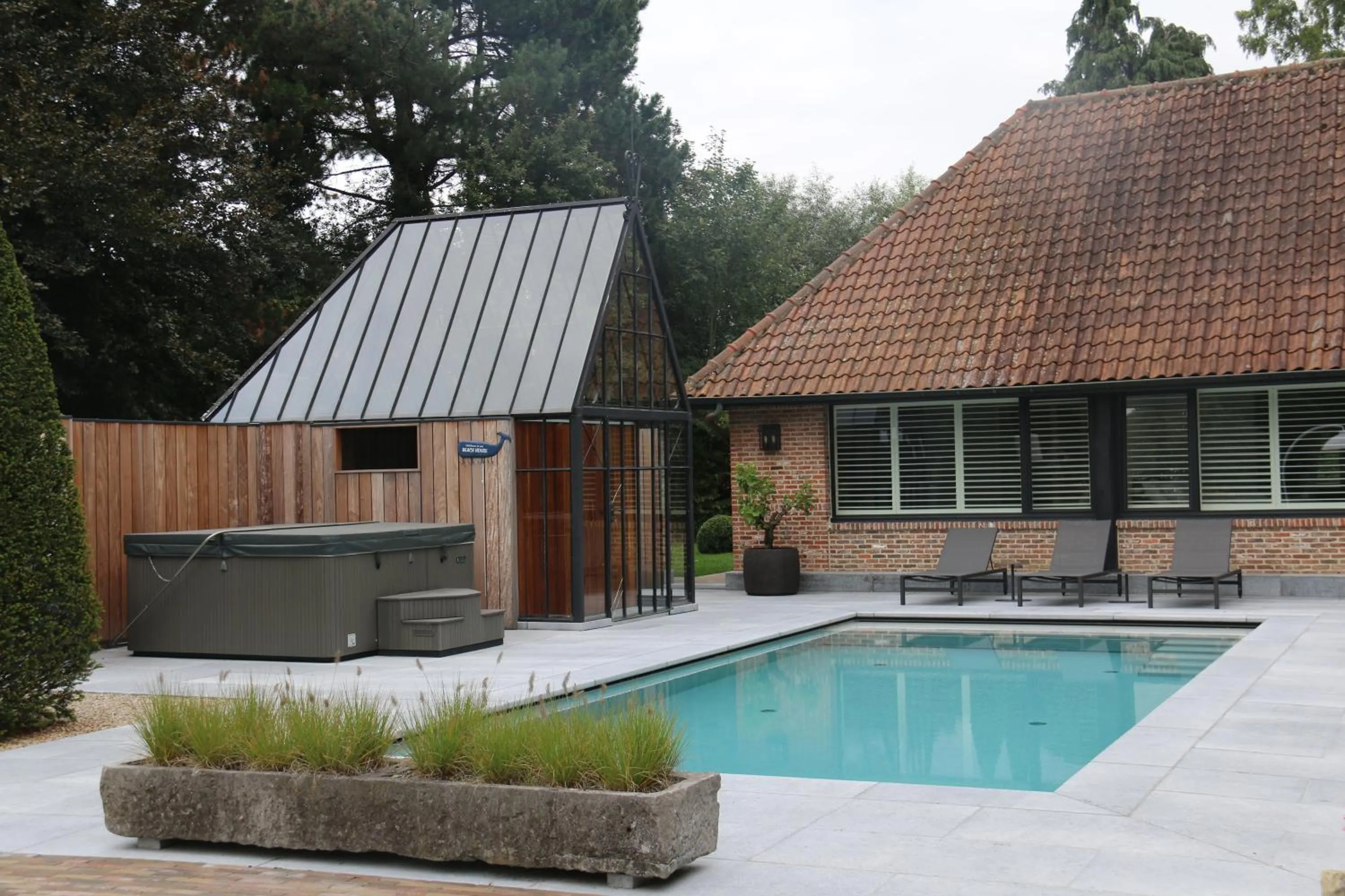 Swimming pool in Hof Van Volmersele - Luxury B&B