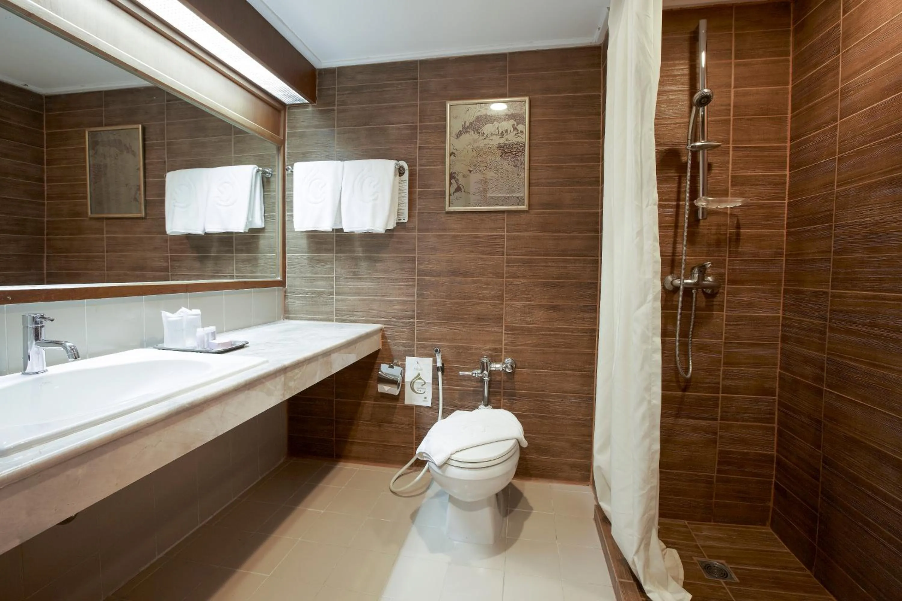 Shower in Centara Life Hotel Mae Sot