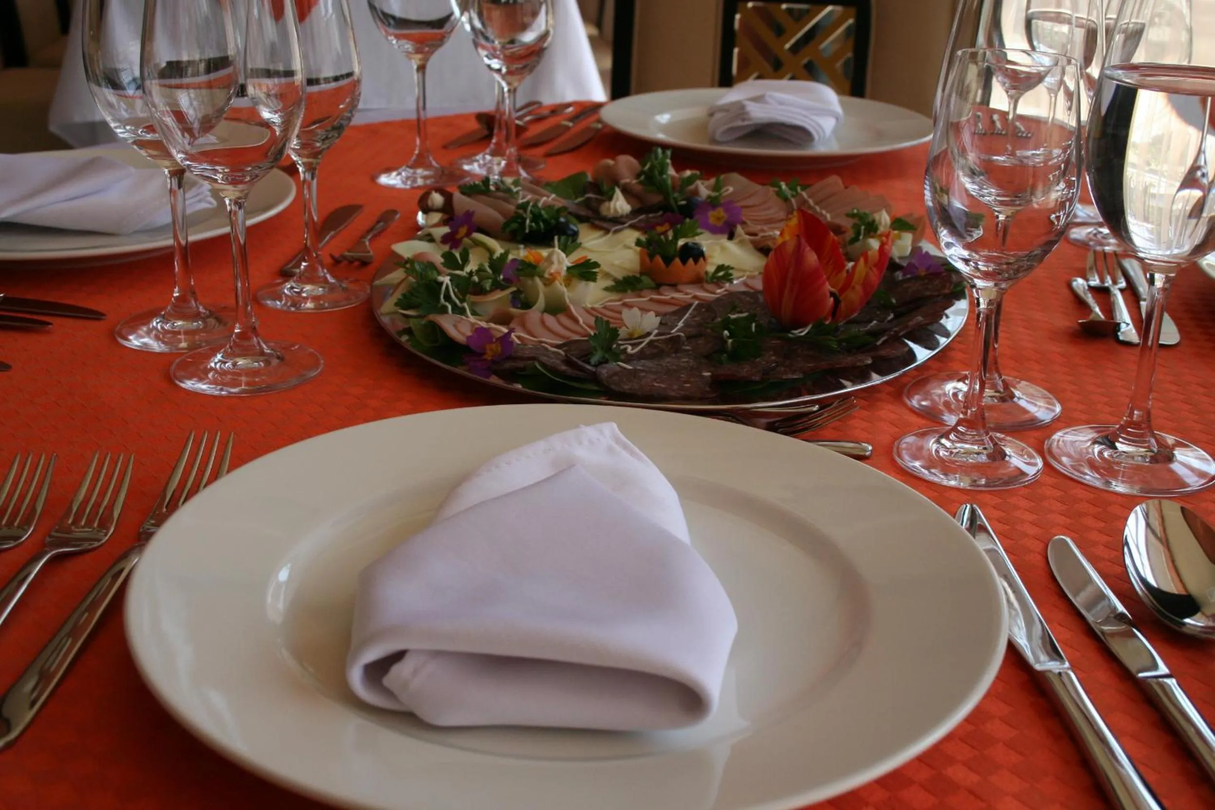 Restaurant/places to eat in Spa Hotel Ata