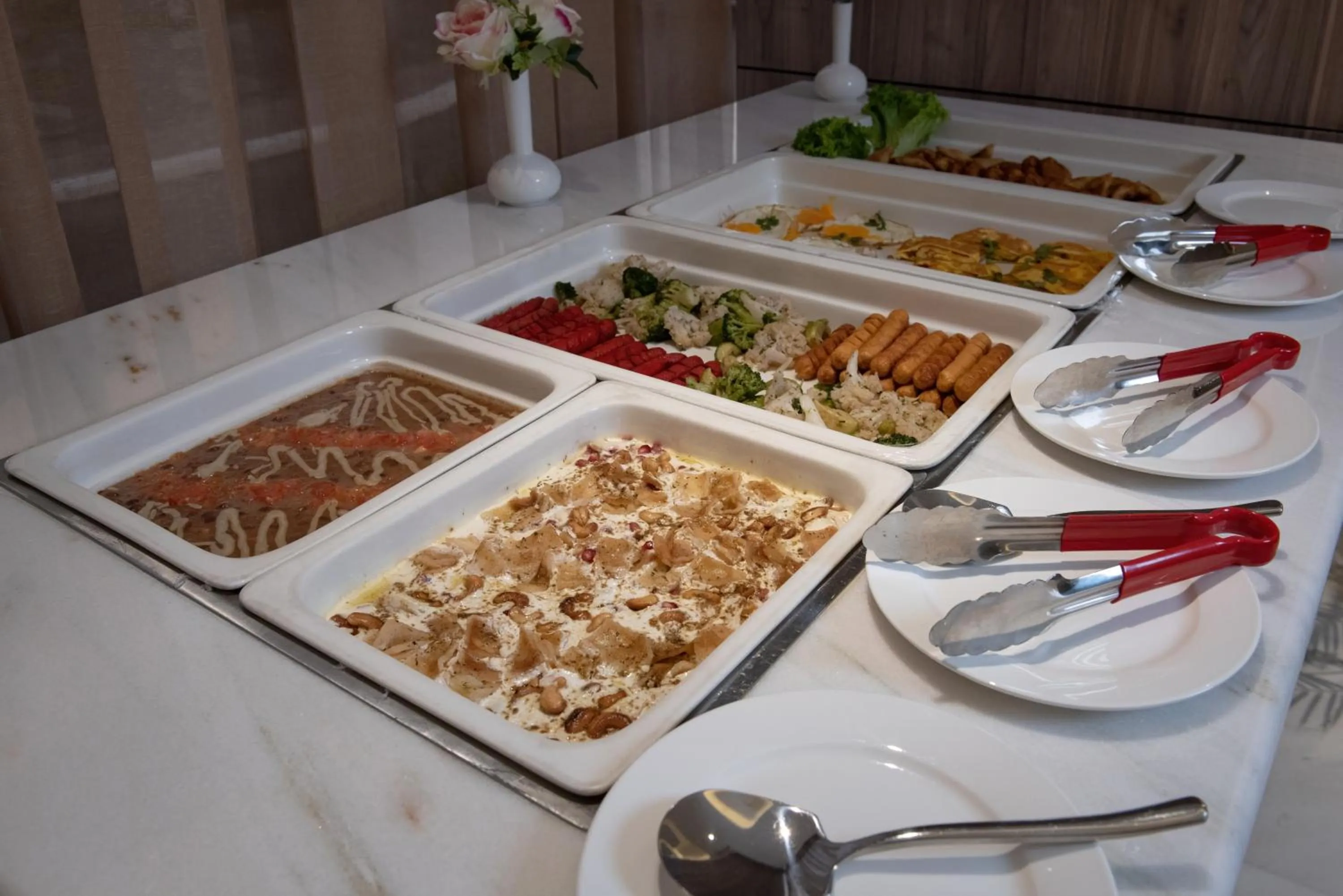 Food and drinks in Corp Executive Hotel Doha Suites