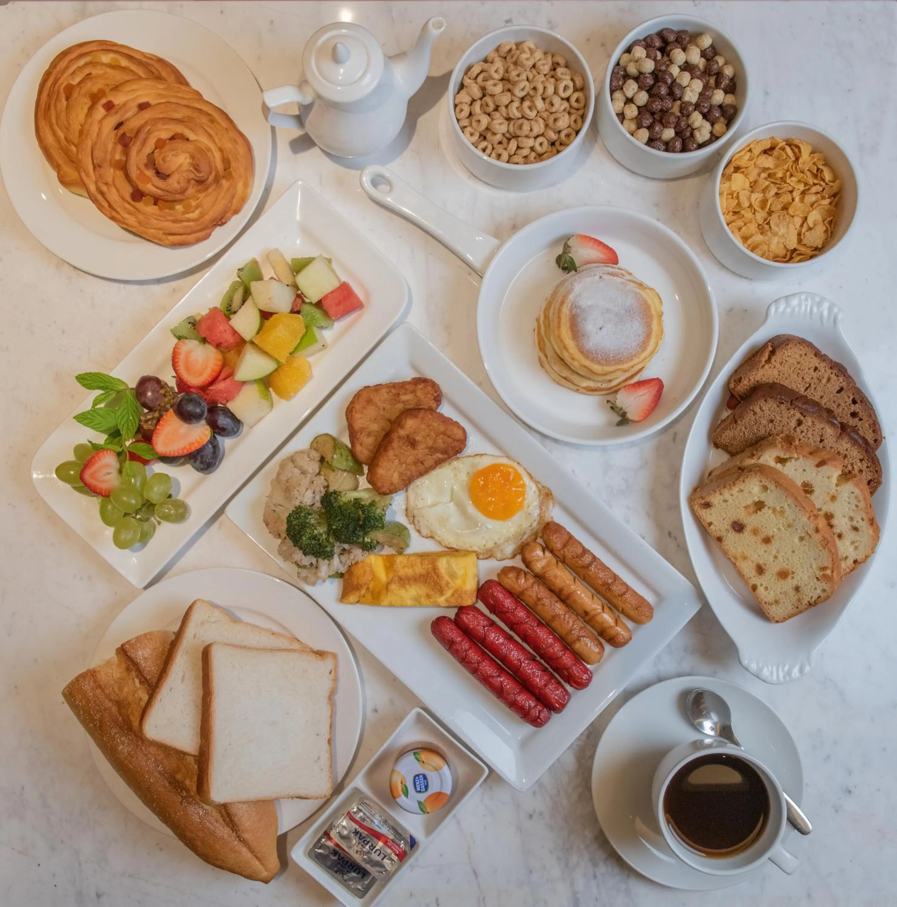 Food and drinks in Corp Executive Hotel Doha Suites