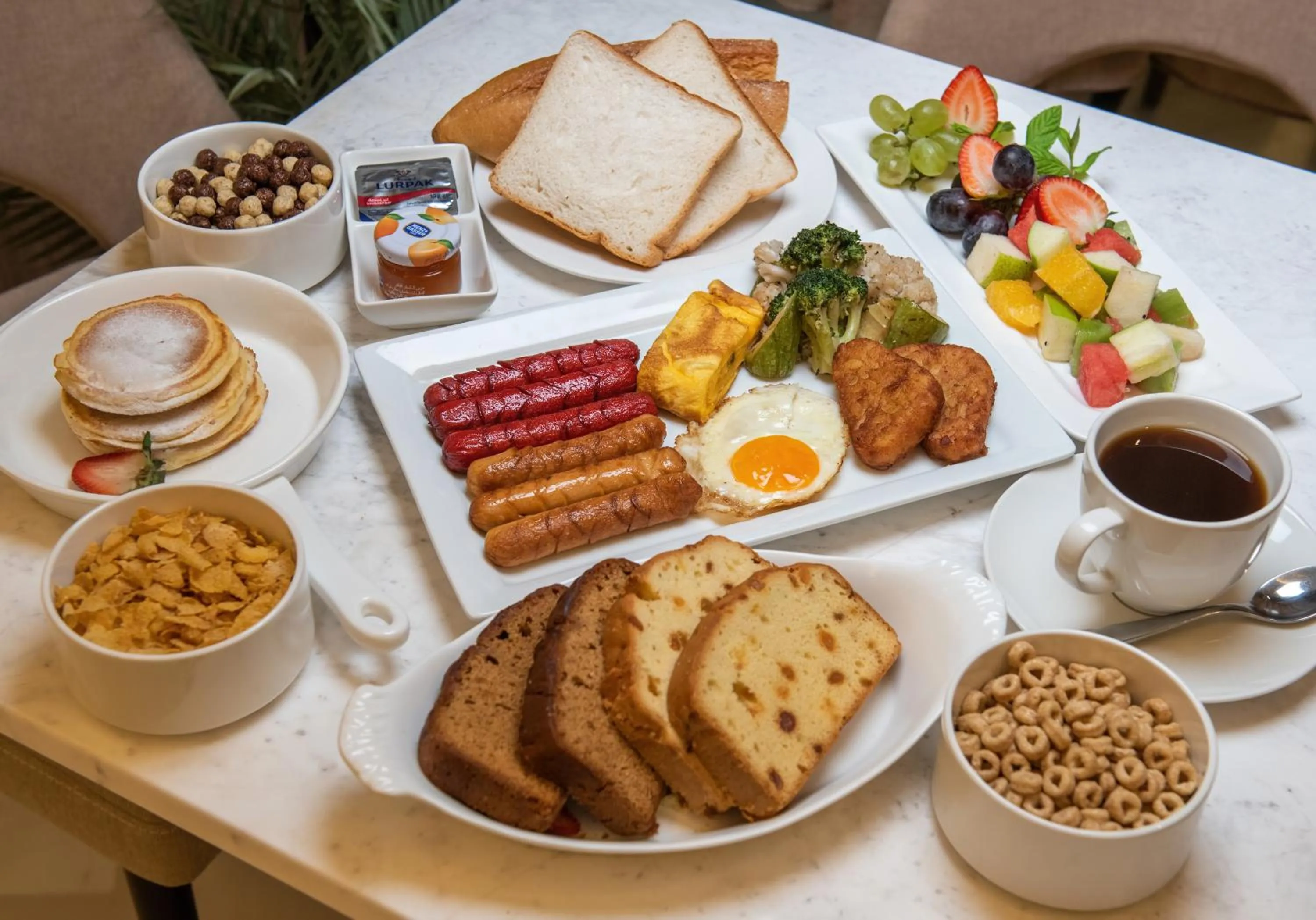 Food and drinks in Corp Executive Hotel Doha Suites