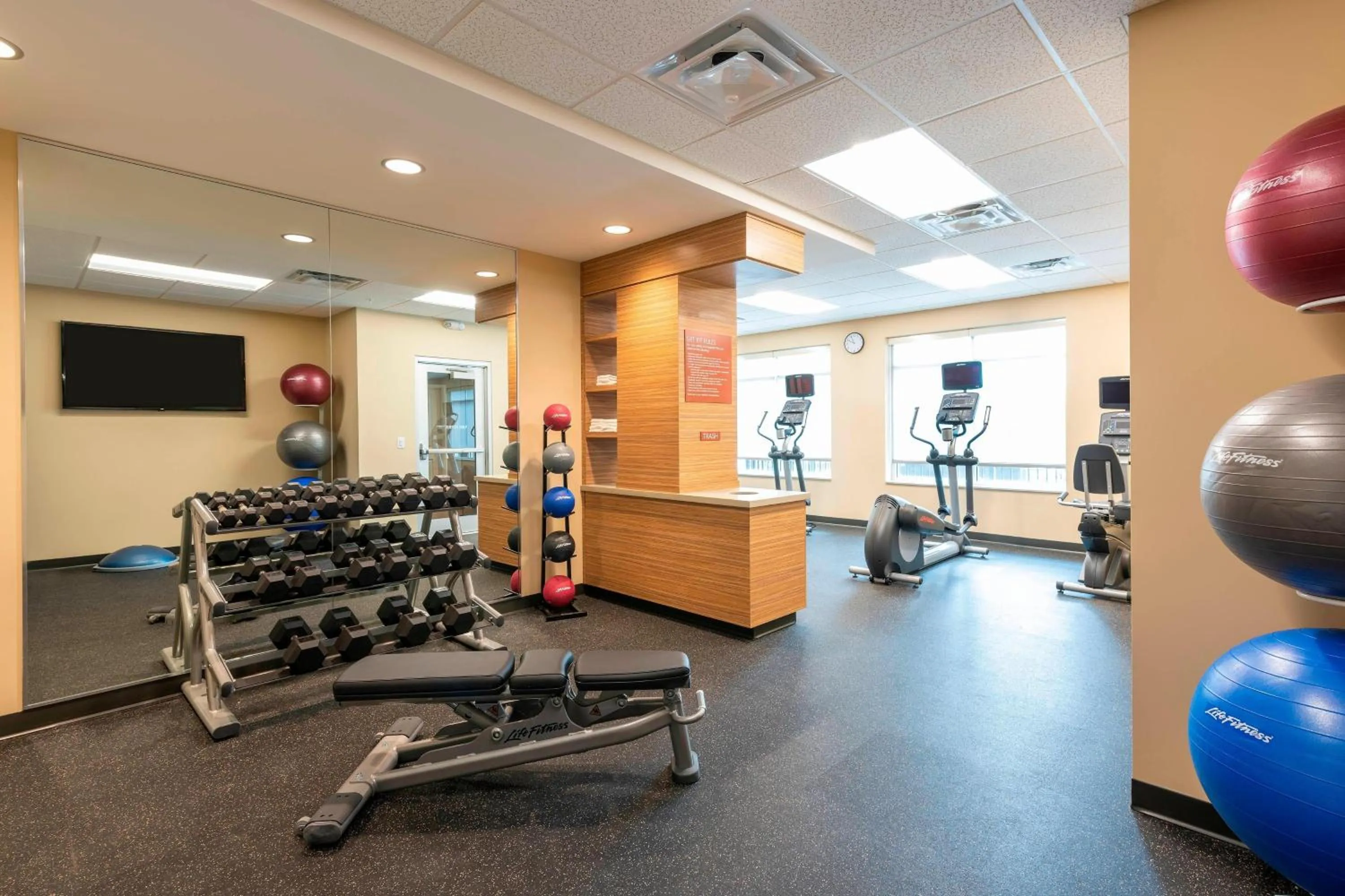 Fitness centre/facilities in TownePlace Suites by Marriott Louisville North