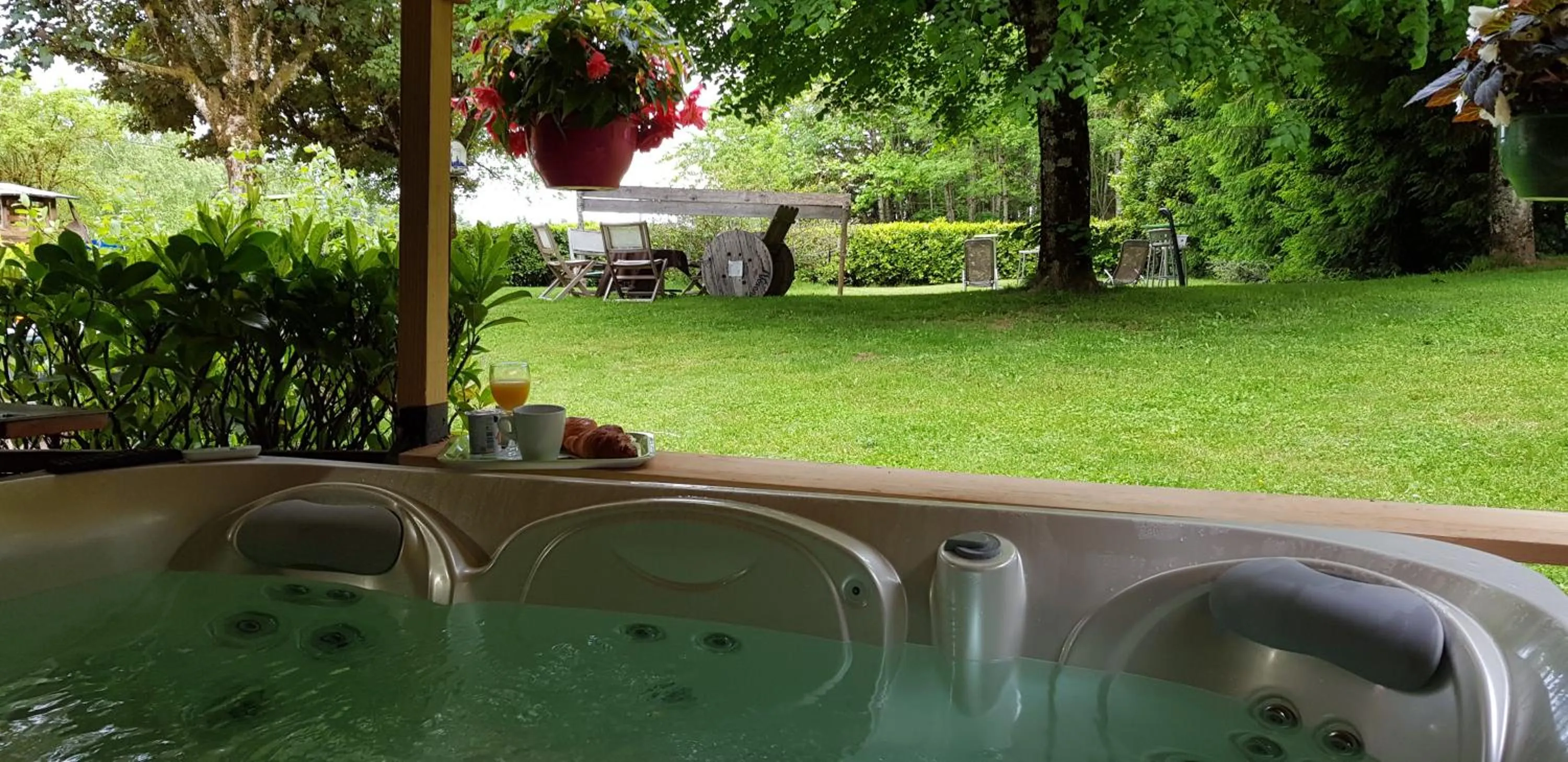 Restaurant/places to eat in Le Pavillon