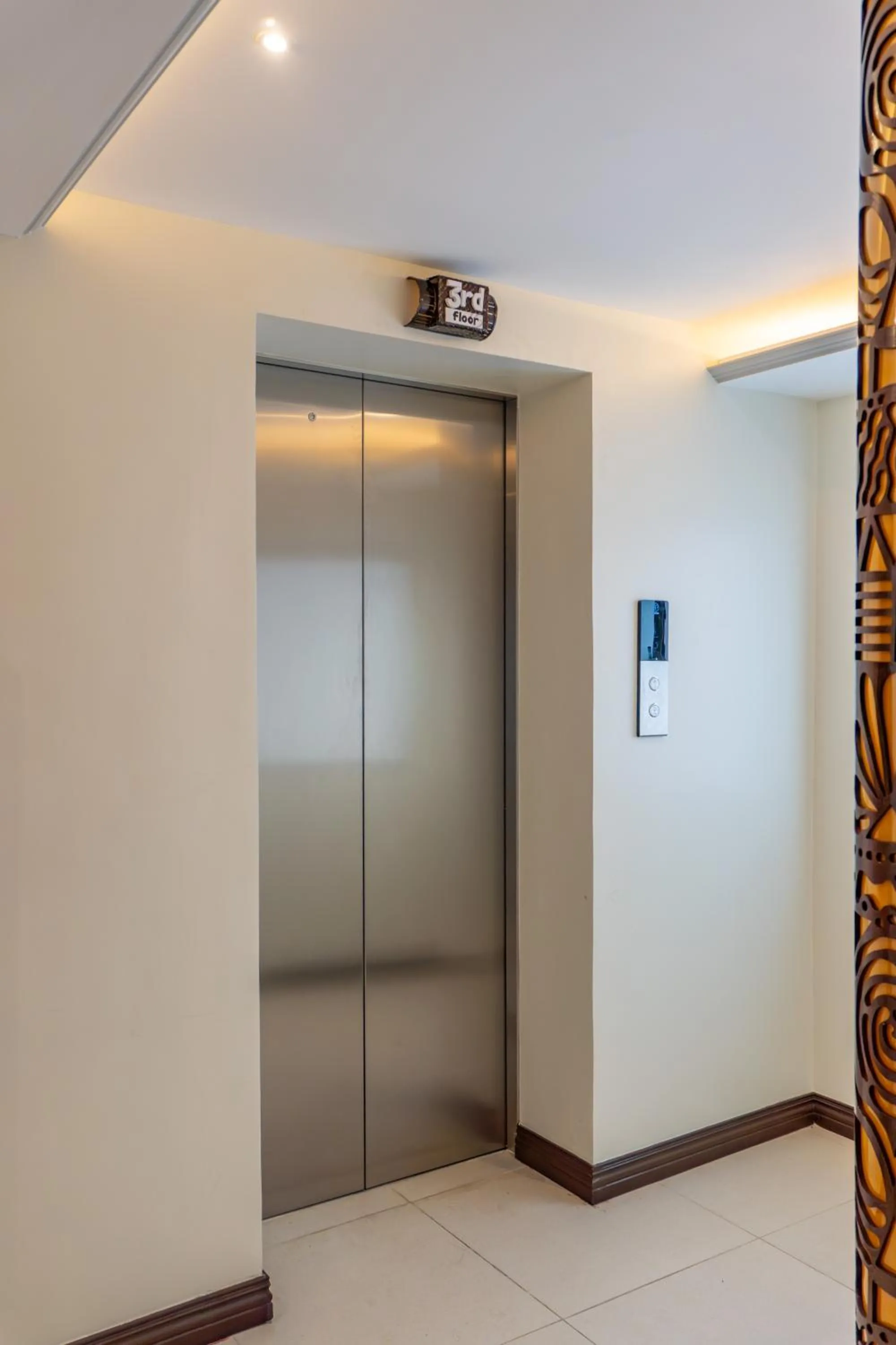 elevator in Red Coconut Beach Hotel Boracay