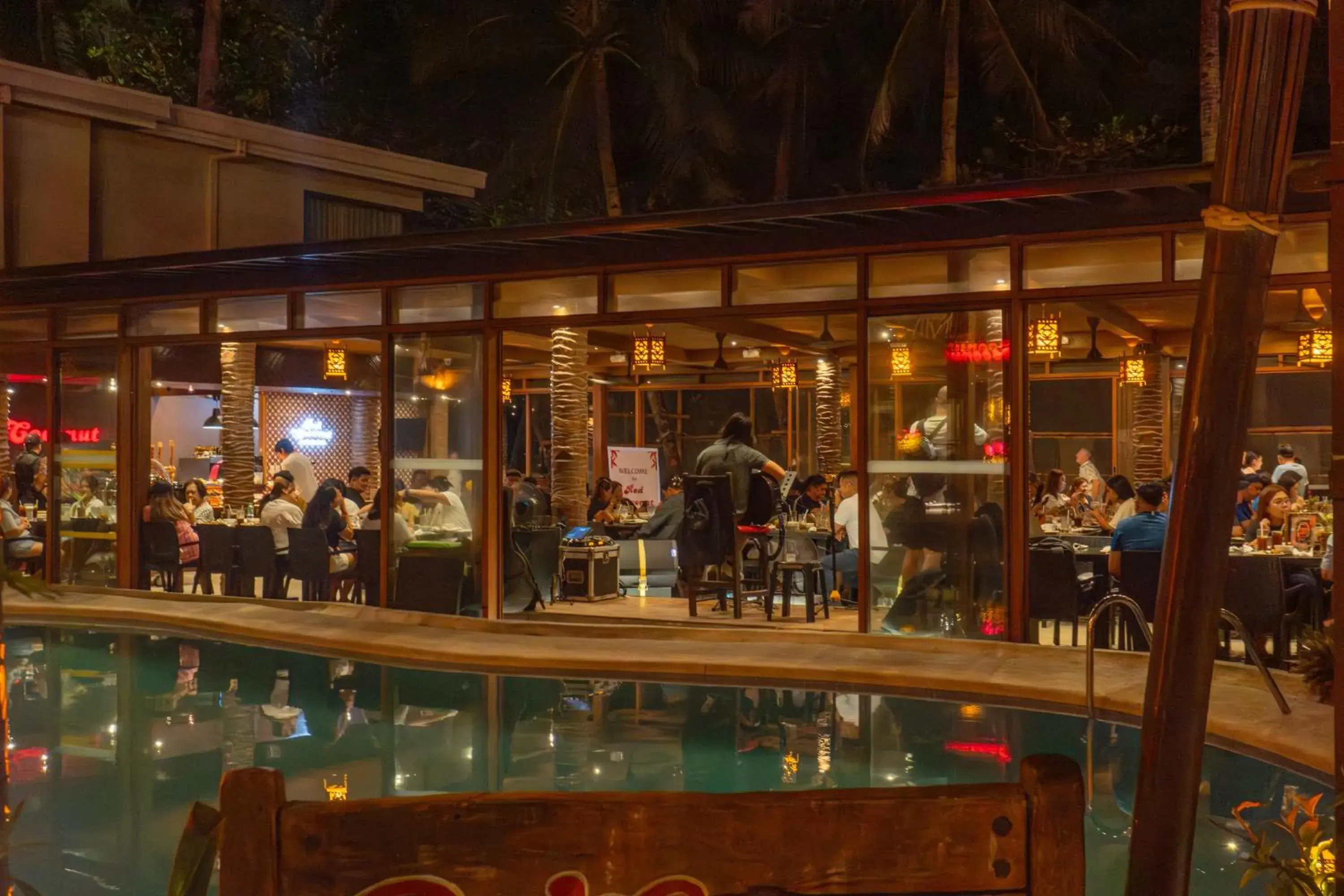 Restaurant/places to eat in Red Coconut Beach Hotel Boracay Restaurant/places to eat in Red Coconut Beach Hotel Boracay