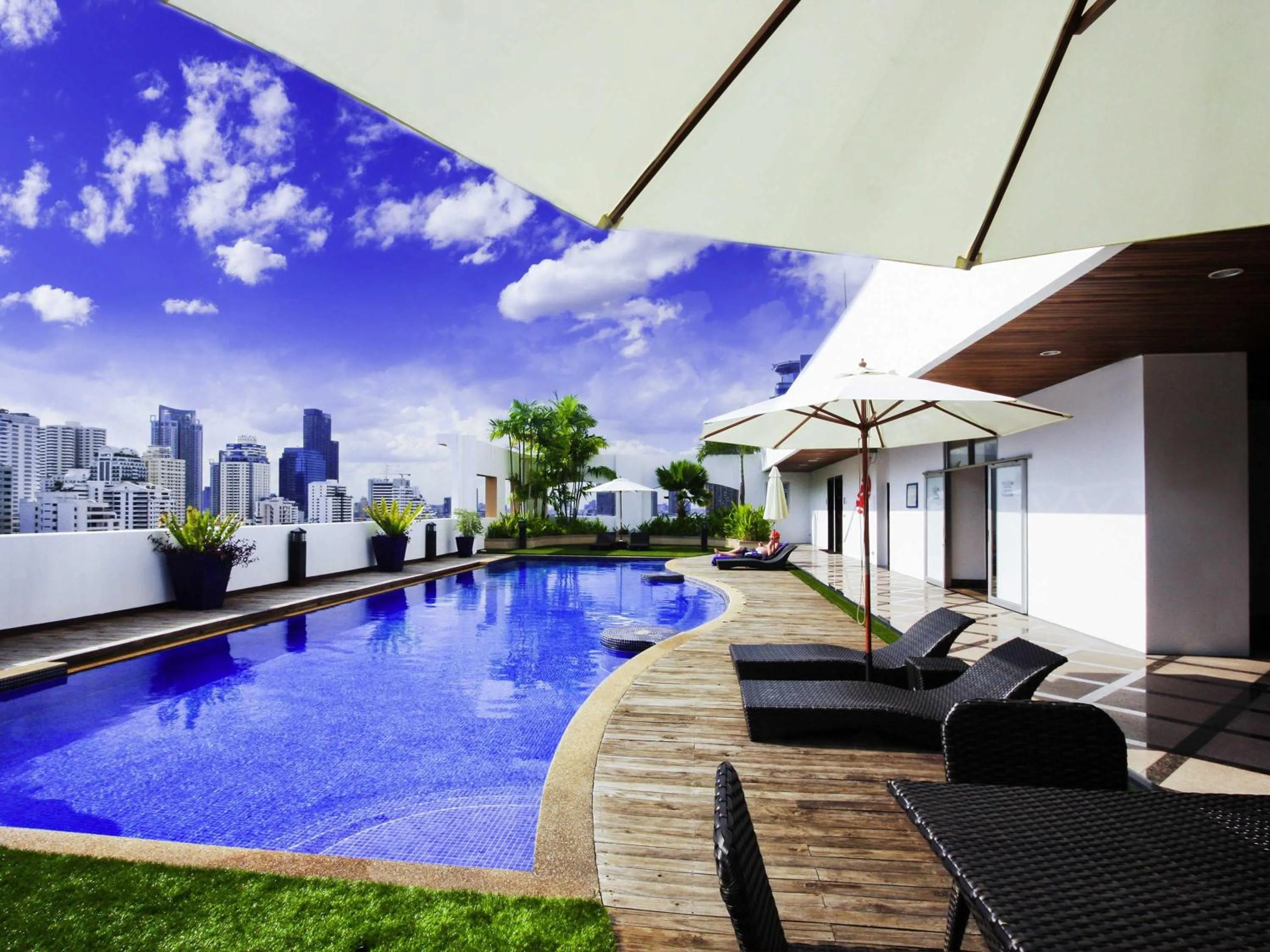 Pool view in Grand Mercure Bangkok Asoke Residence