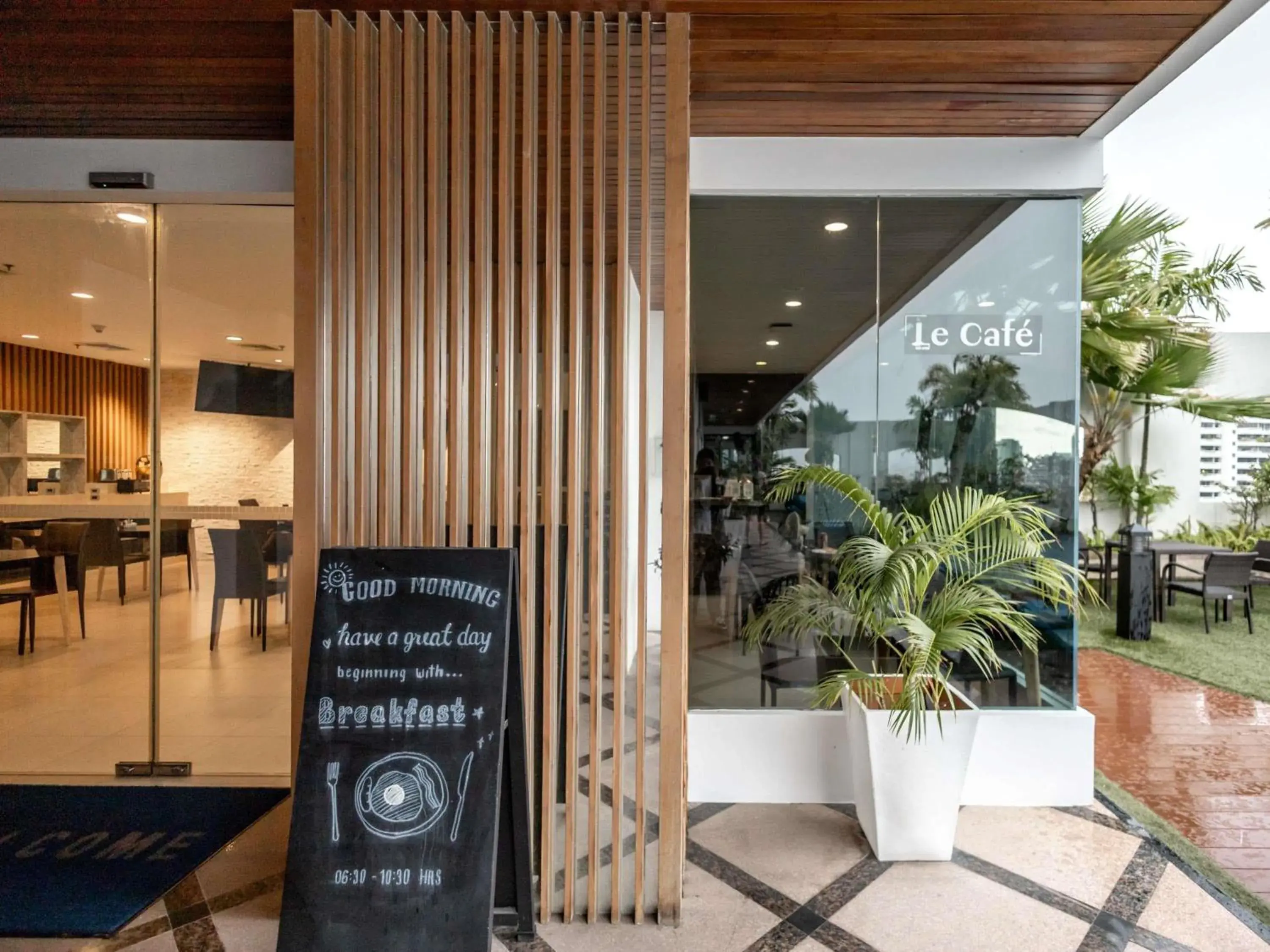 Breakfast in Grand Mercure Bangkok Asoke Residence Breakfast in Grand Mercure Bangkok Asoke Residence